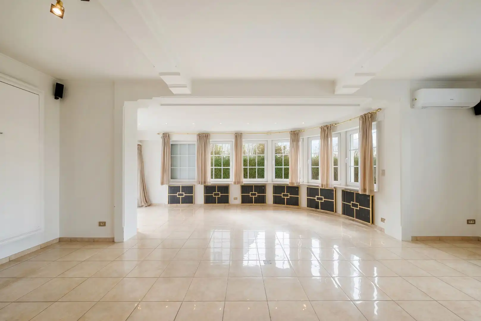 Stijlvolle villa met 5 slaapkamers op mooi perceel van 1325m² foto 6