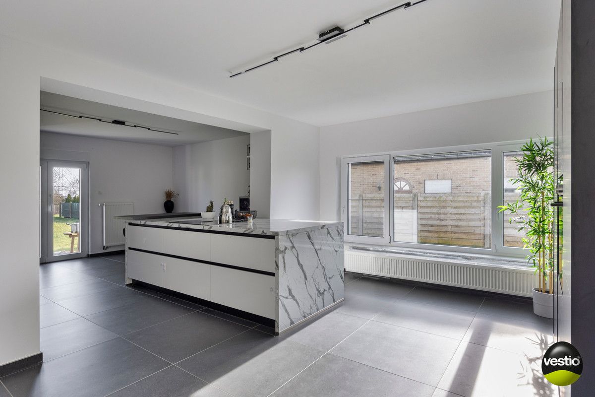 RUIME RUSTIG GELEGEN WONING MET 3 SLK EN POLYVALENT BIJGEBOUW OP 23A75CA. foto 14
