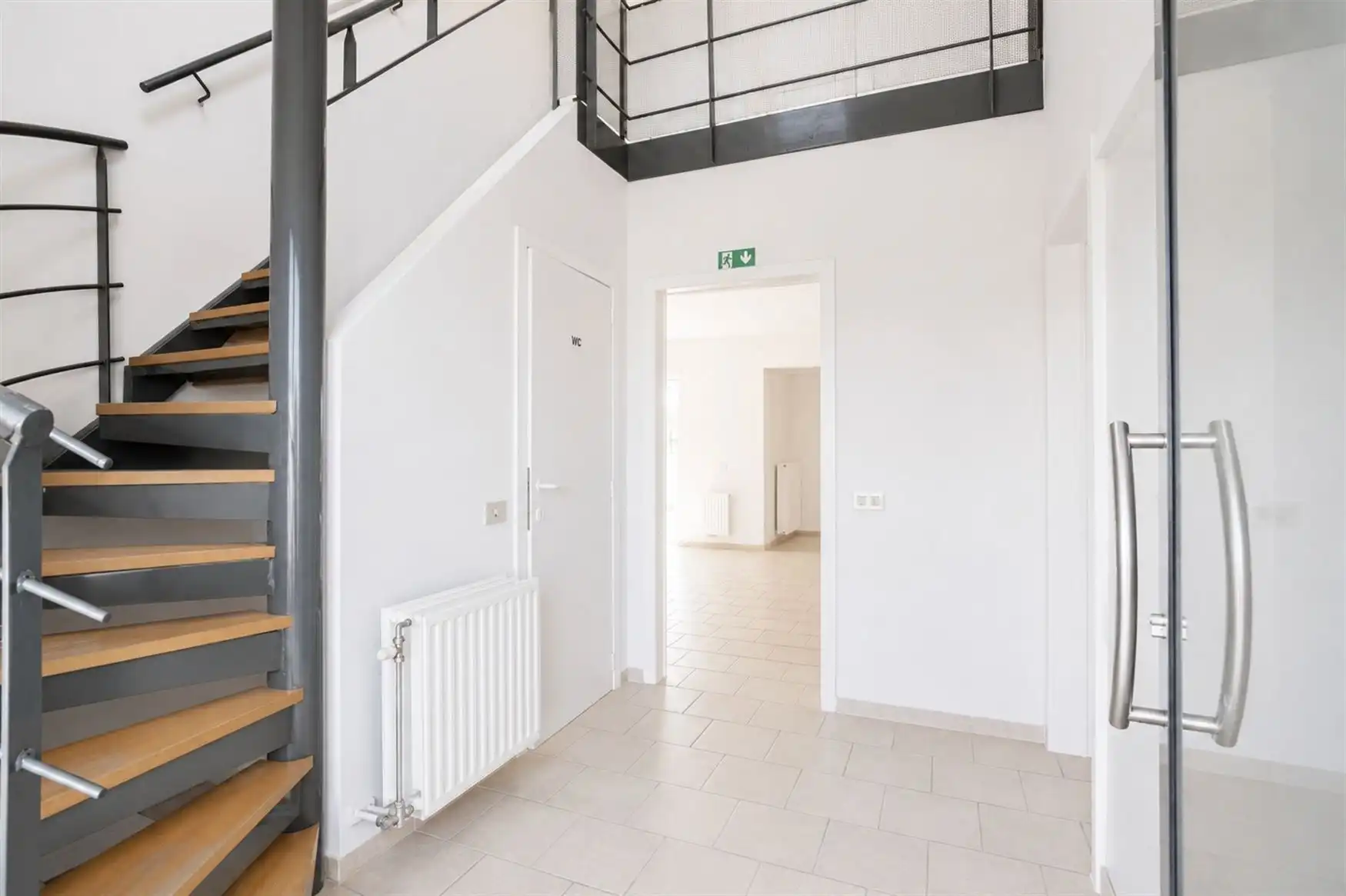 Ruime woning met zuidgerichte tuin en open zicht. foto 3