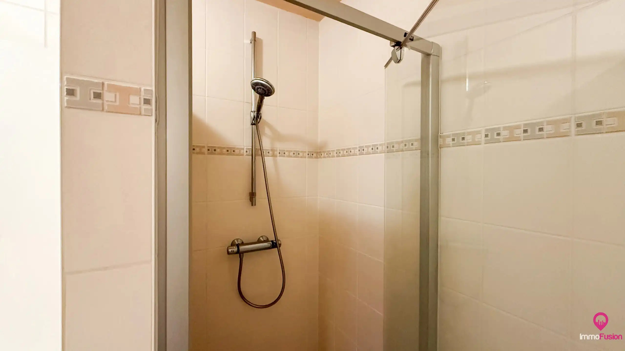 Instapklaar appartement met terras op centrale ligging! foto 19