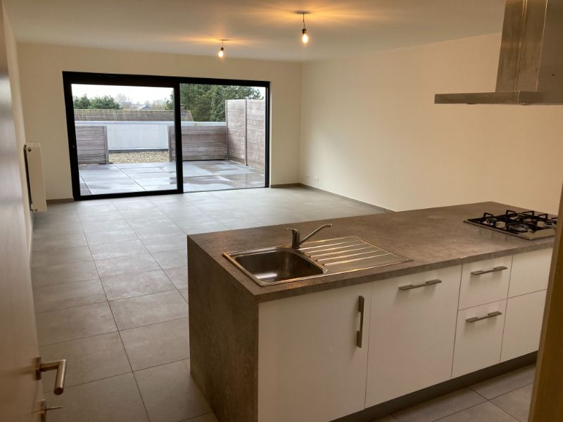 2 slaapkamer app met ruim terras en carport foto 2