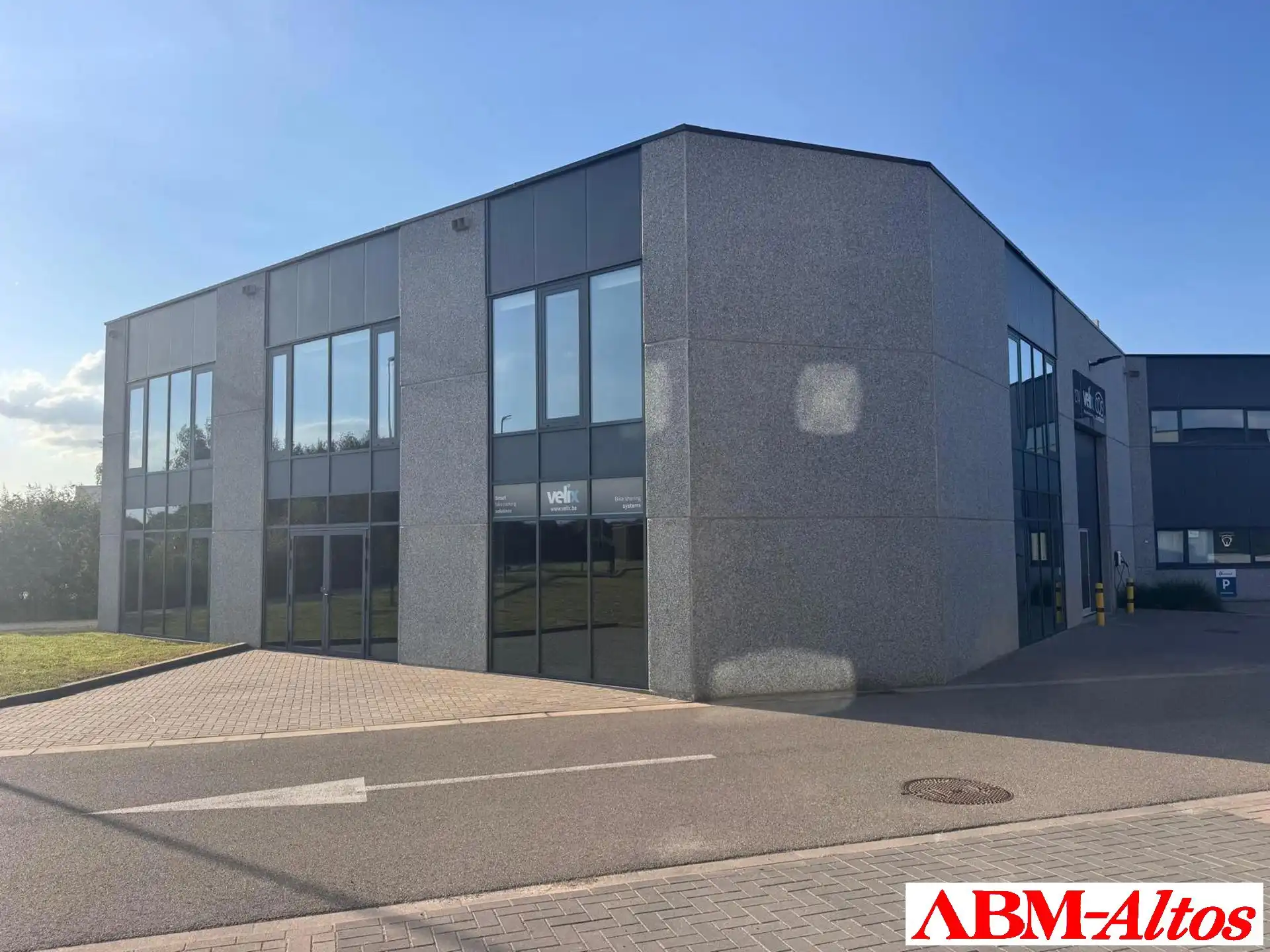 Opbrengsteigendom te koop: verhuurd bedrijfsgebouw te Tienen foto 2