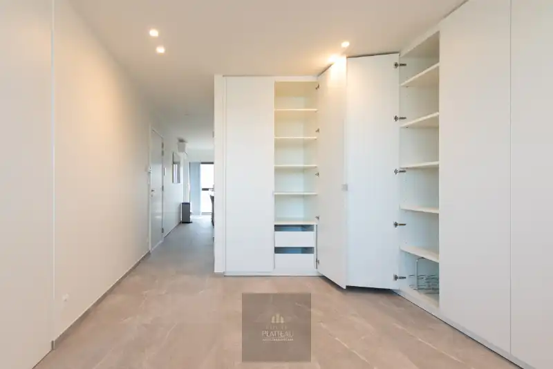 Instapklaar recent luxueus duplex-appartement met 2 terrassen in residentie Lectus IX. foto 11