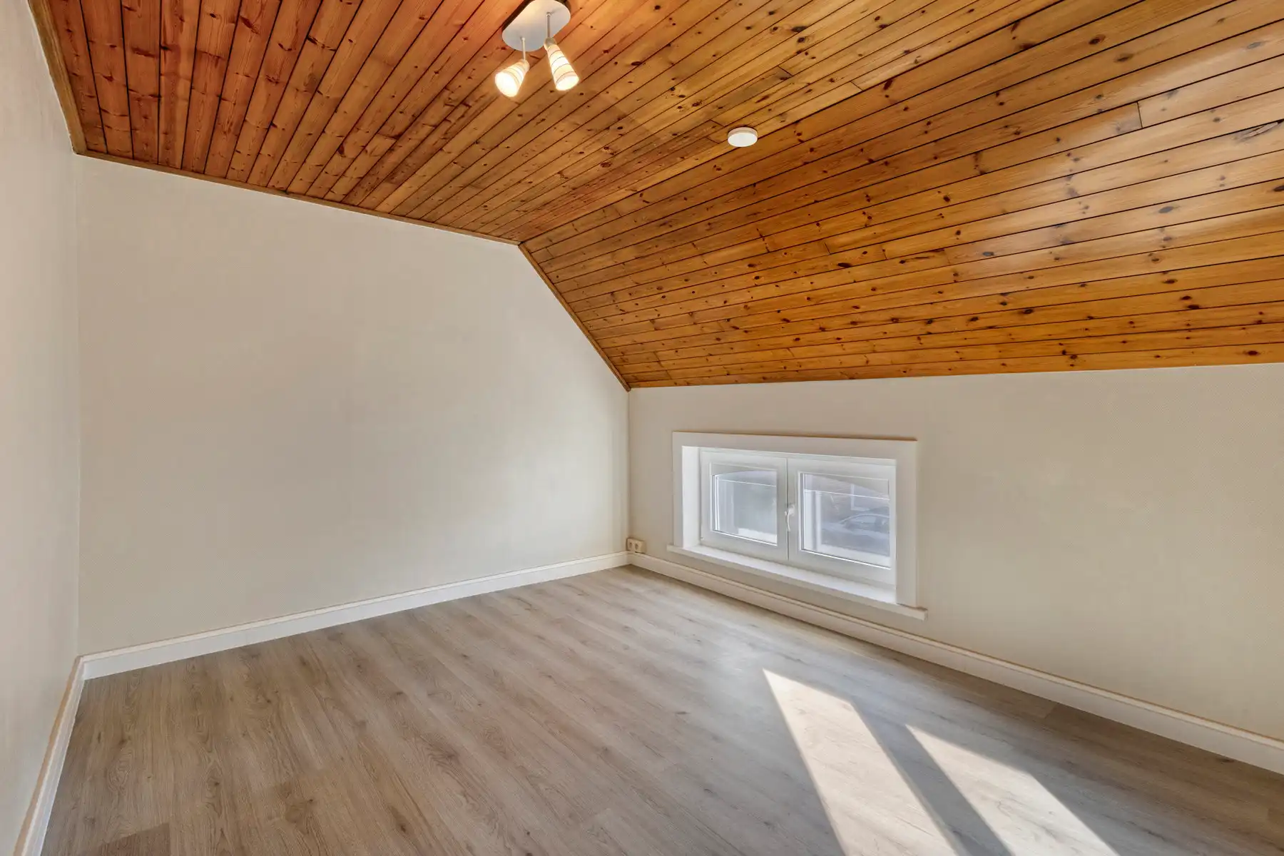 Recent gerenoveerde rijwoning met 2 slaapkamers - WETTEREN foto 13