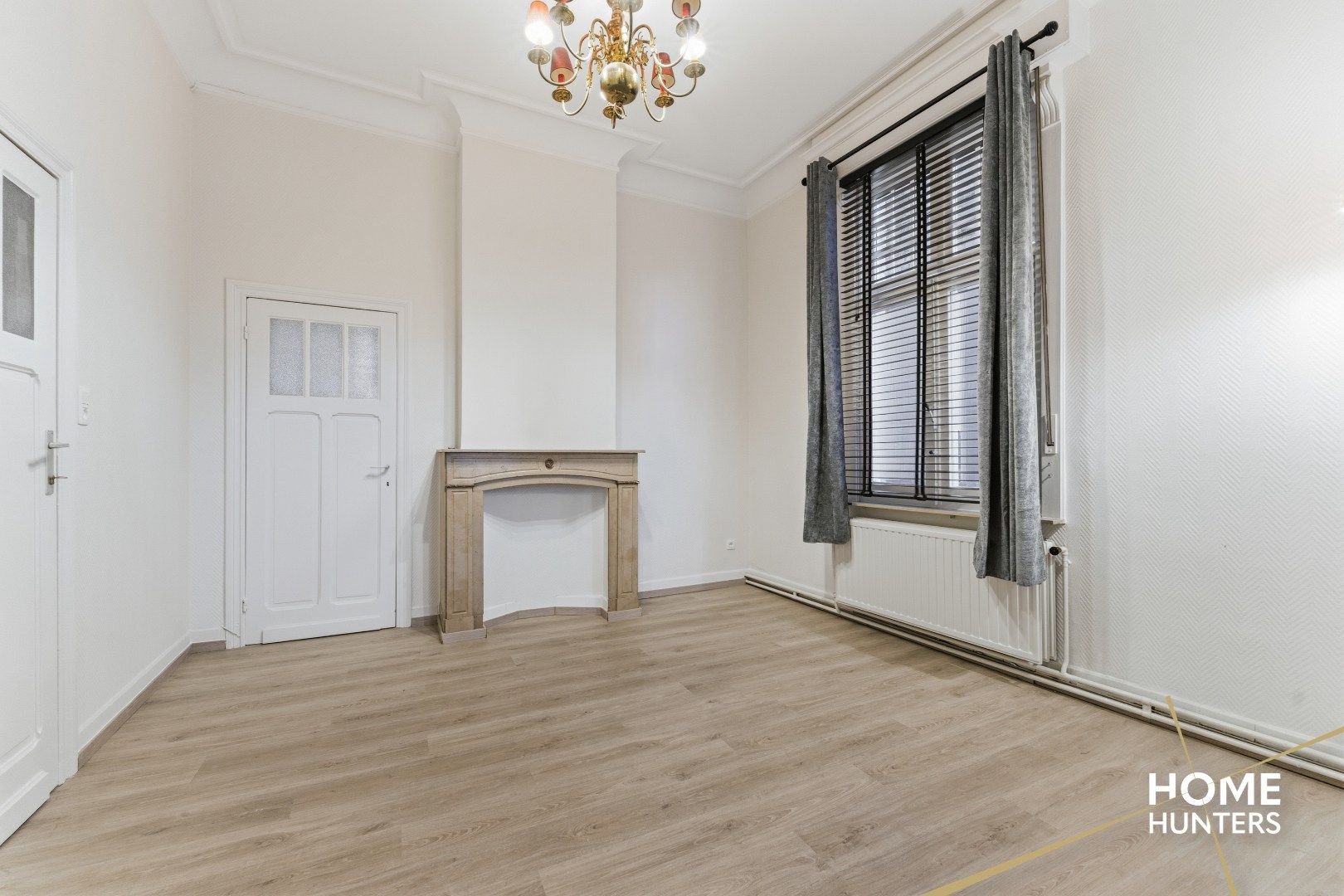 Ruim éénslaapkamer appartement met uniek zicht op het astridpark en de Sint Maartens Kathedraal te Ieper foto 10