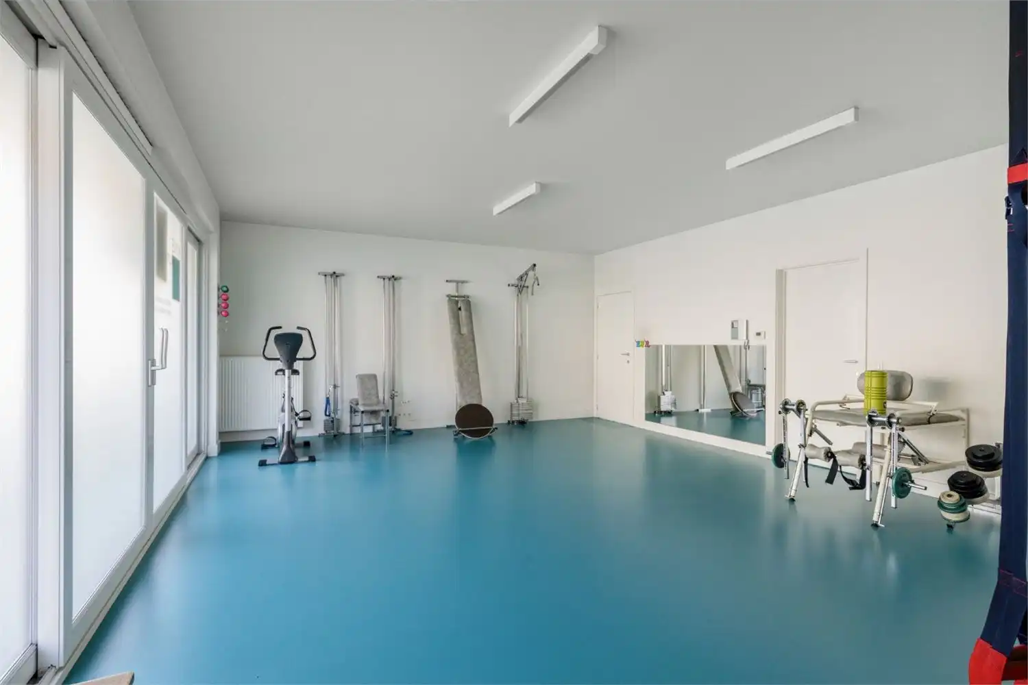 INSTAPKLAAR COMMERCIEEL GELIJKVLOERS OF KANTOOR foto 11