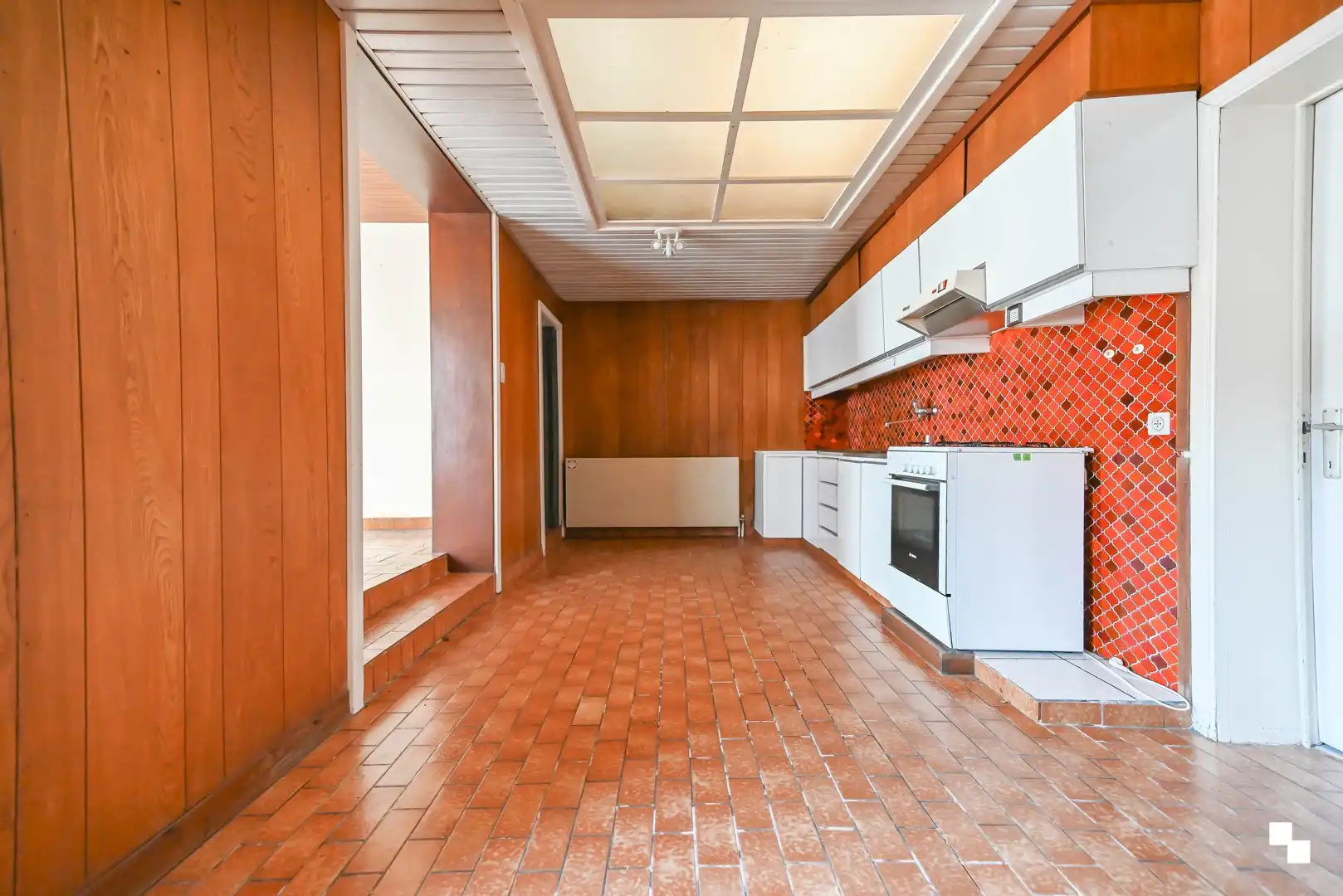 Totaal te renoveren woning met riante garage te Bosmolens foto 6