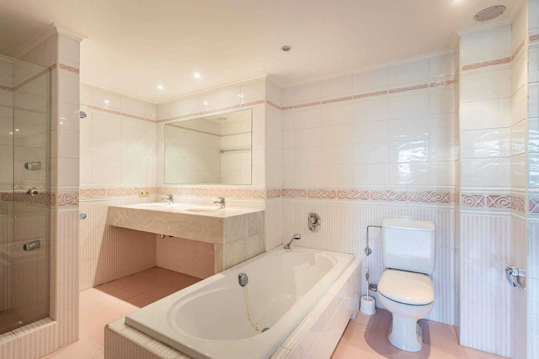 Exclusief ruim app. met mooi parkzicht, terrassen en garage foto 19