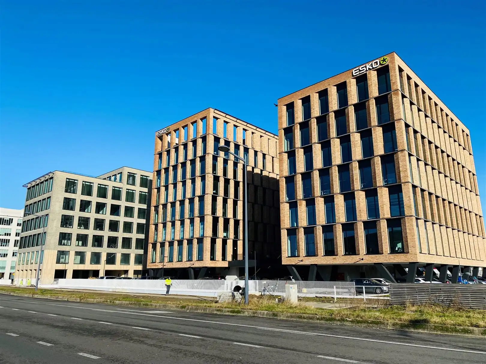 Nieuwbouwproject aan The Loop vanaf 435m² tot 1027m² beschikbaar foto {{pictureIndex}}