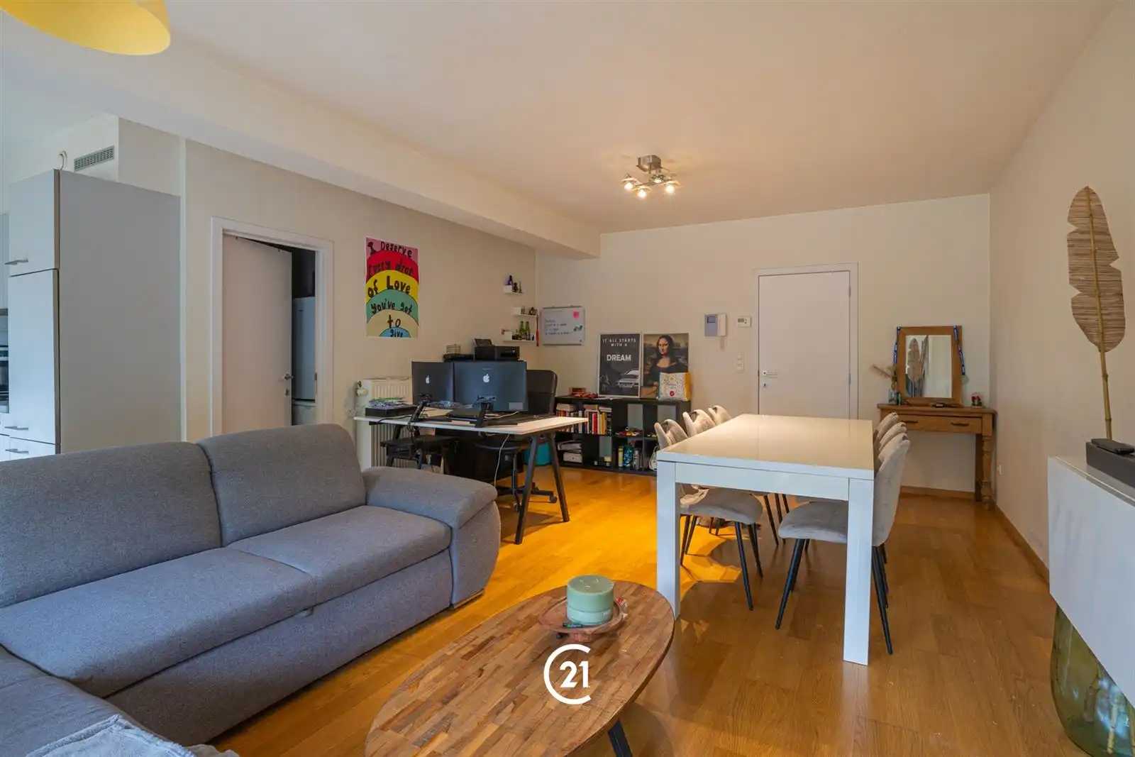 Comfortabel gelijkvloers wonen op een bijzonder praktische ligging! foto 2