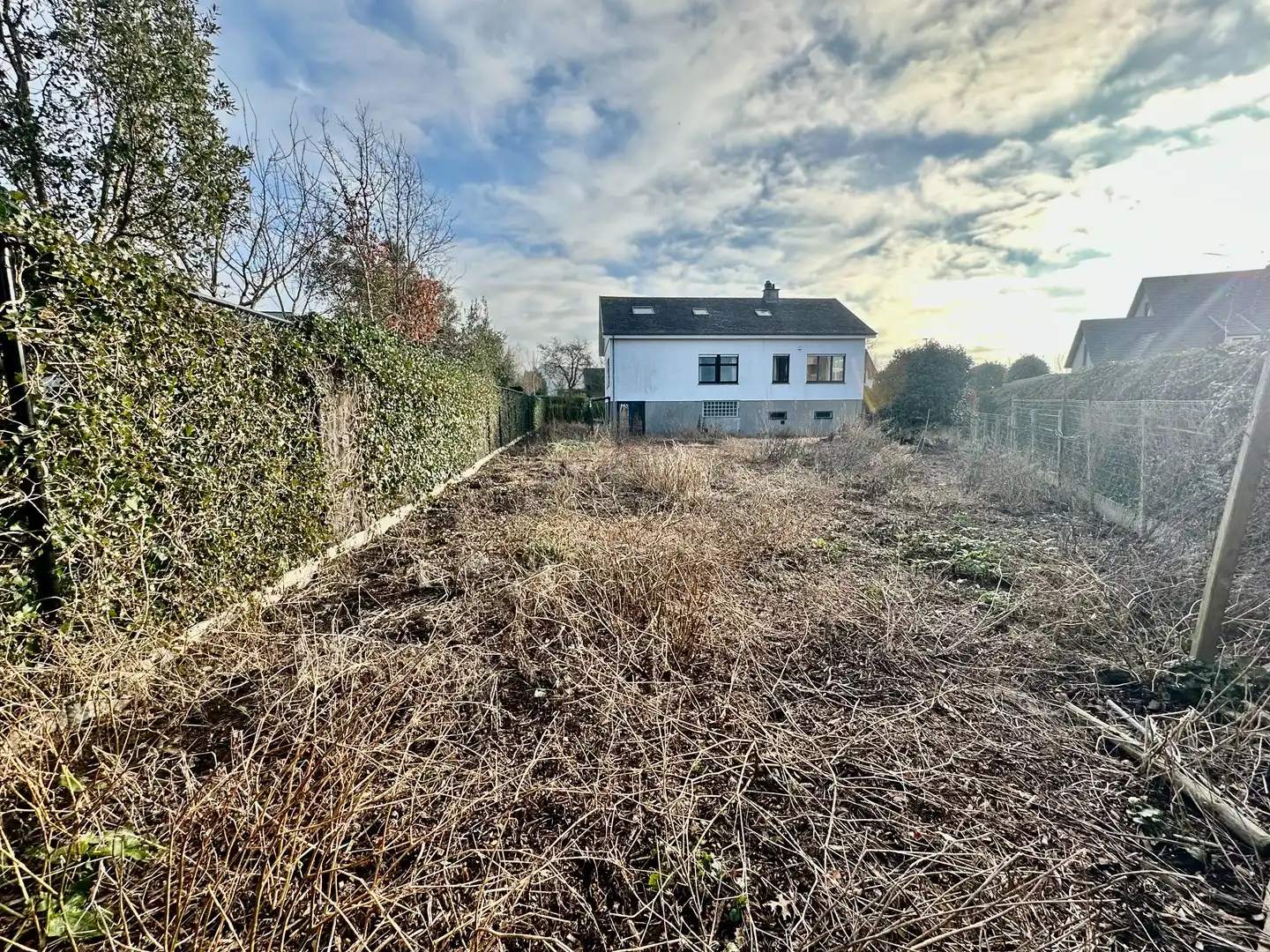 Alleenstaande villa op een terrein van 1.097 m², in een rustige residentiële omgeving. foto 3