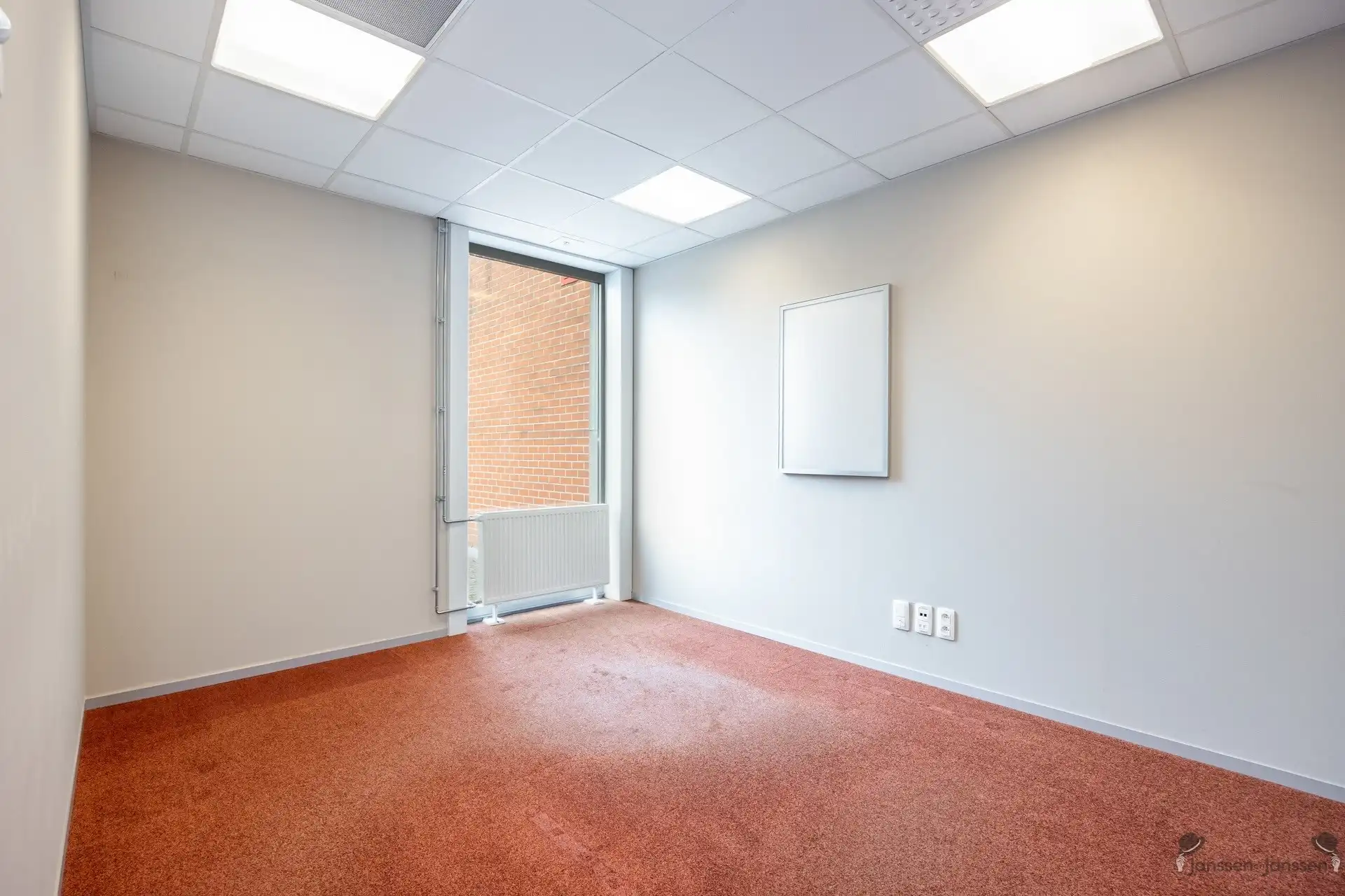 Commercieel gebouw met parkeergelegenheid! foto 20