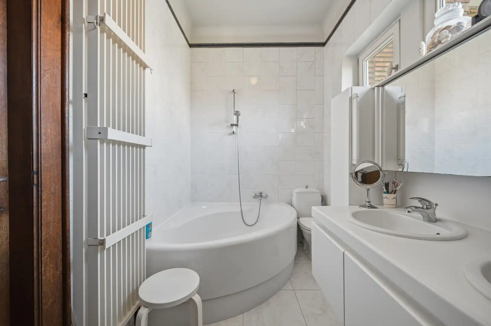 Karaktervolle interbellumwoning met veel ruimte, grote tuin en garage foto 21