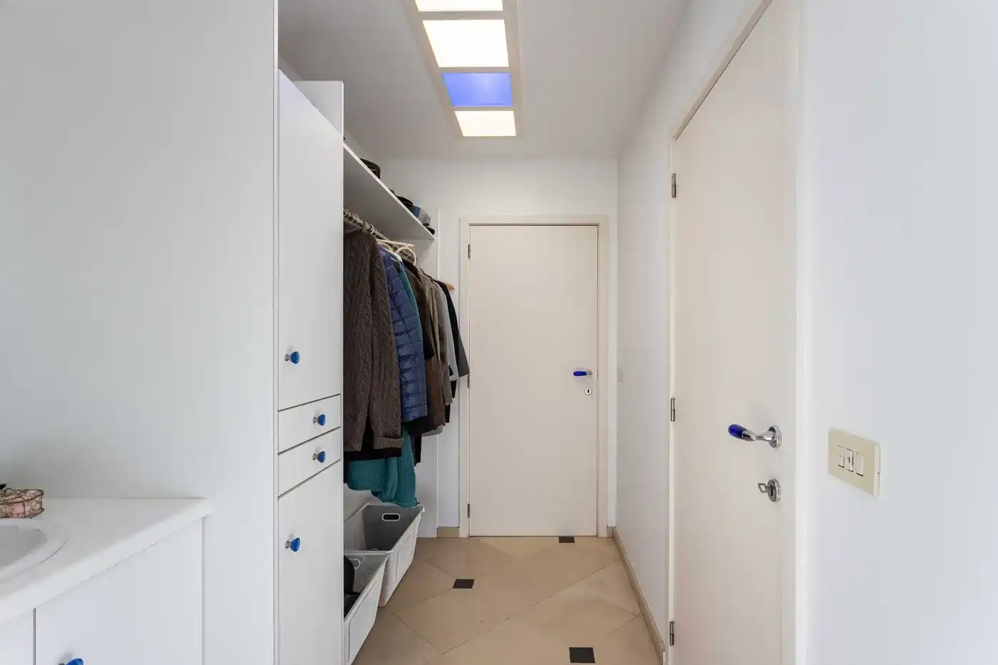 Veelzijdige eigendom met woonst, magazijnen en loft in Bissegem foto 12
