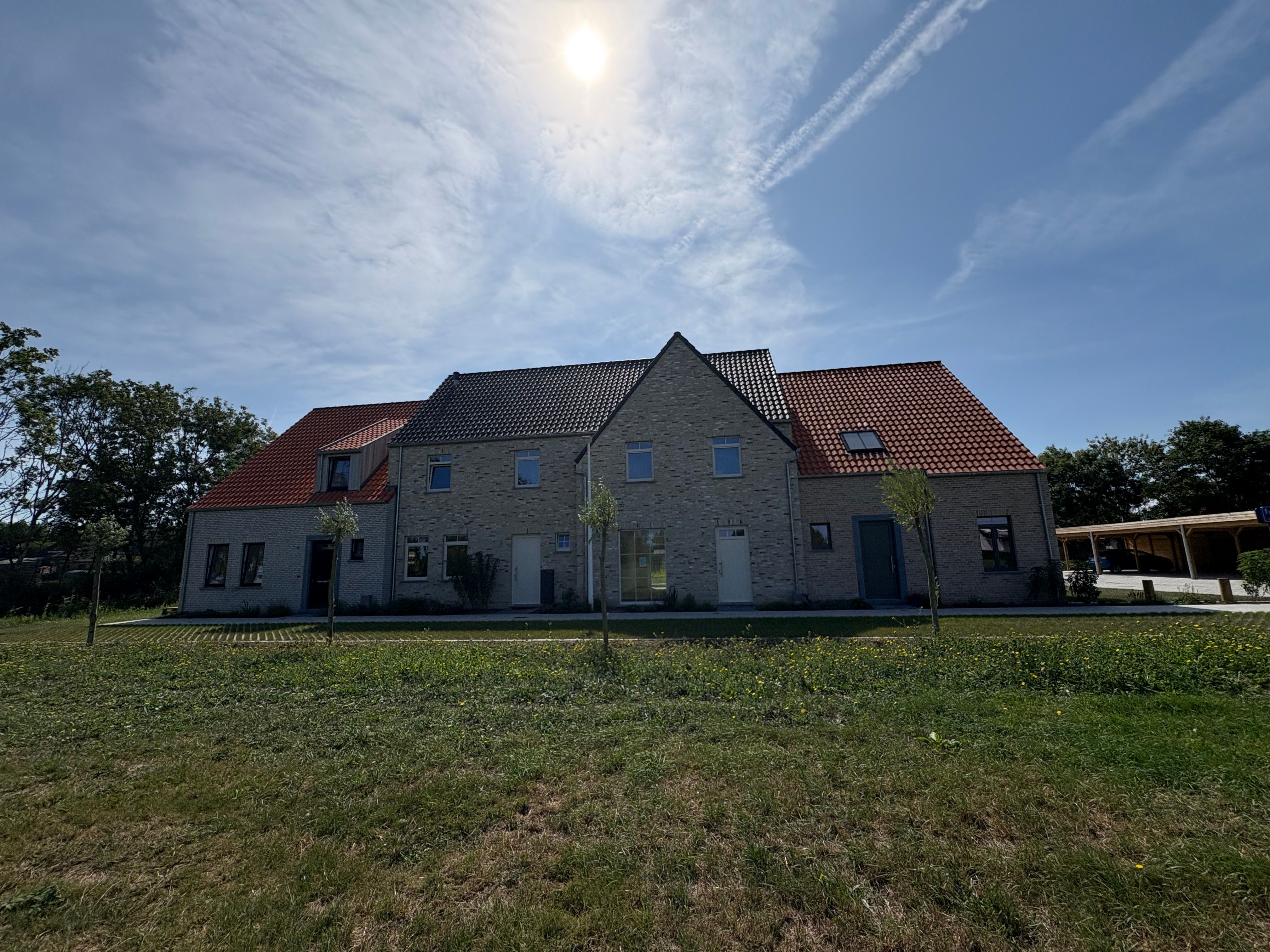 Energiezuinige nieuwbouwwoning met 3 slaapkamers en carport te huur foto 2