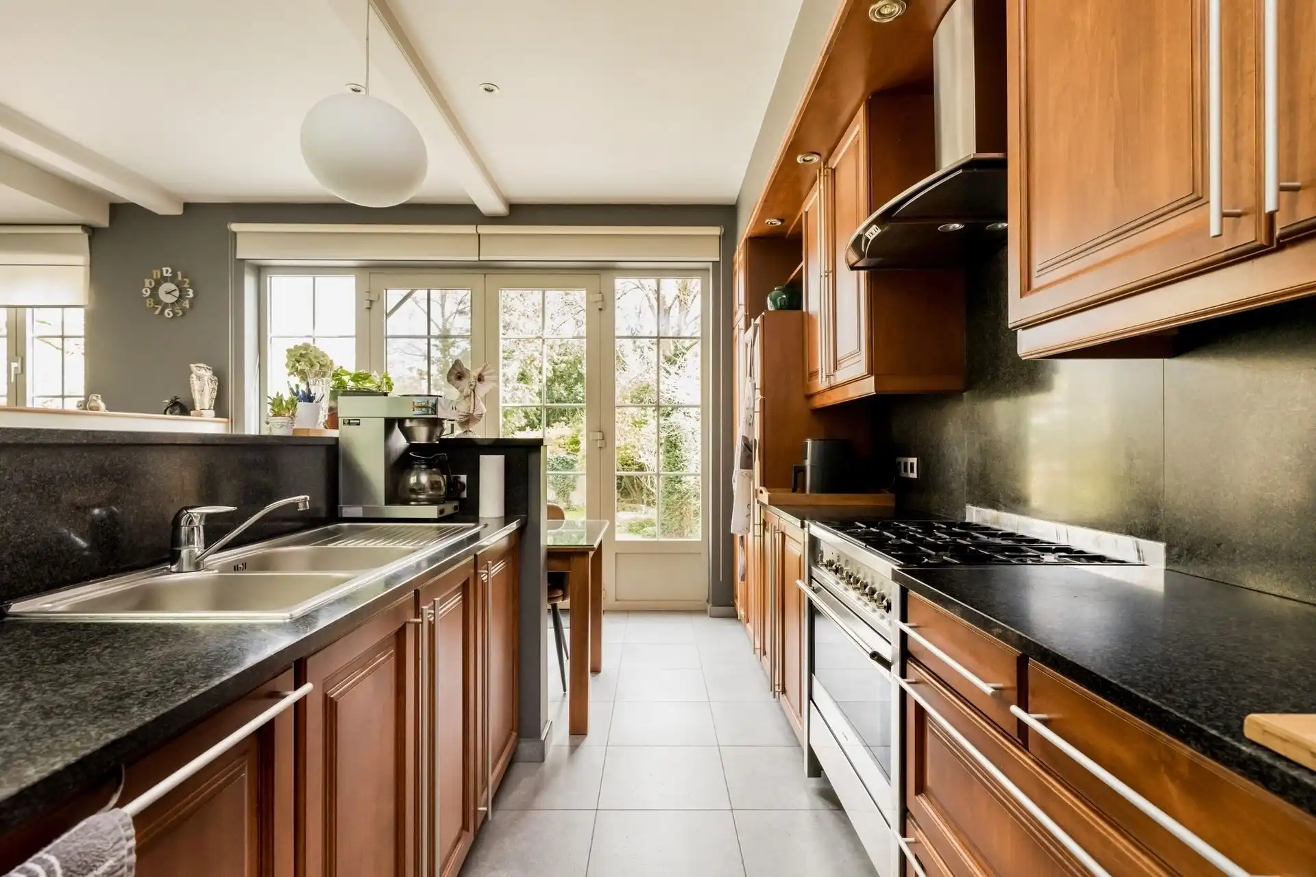 Ruime karaktervolle woning met 6 slpks en tuin! foto 13