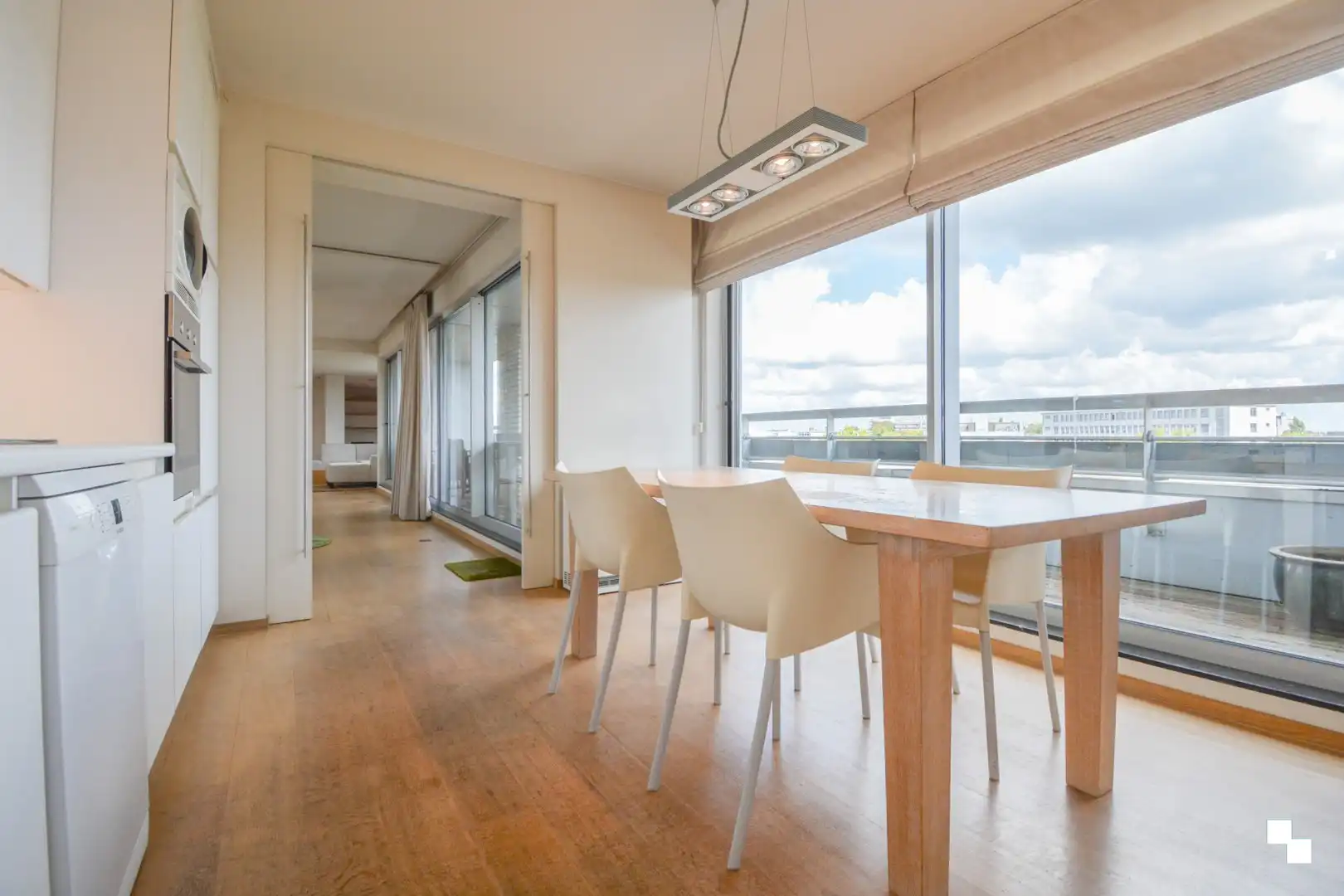 UItzonderlijk ruim appartement aan het water te Roeselare! foto 12
