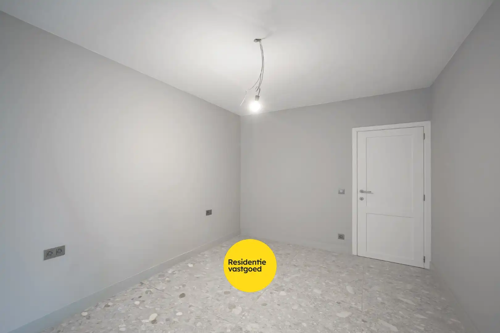 Gerenoveerd 2-slpk appartement met lift in Oostende foto 16