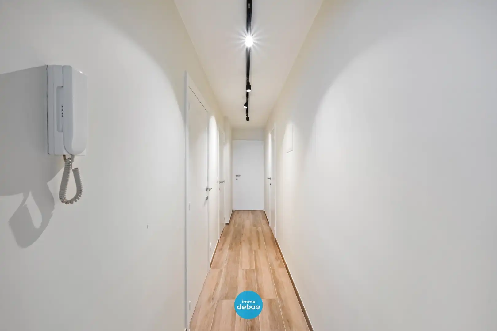 Gerenoveerd appartement met zonnig terras vlakbij centrum & zee foto 10