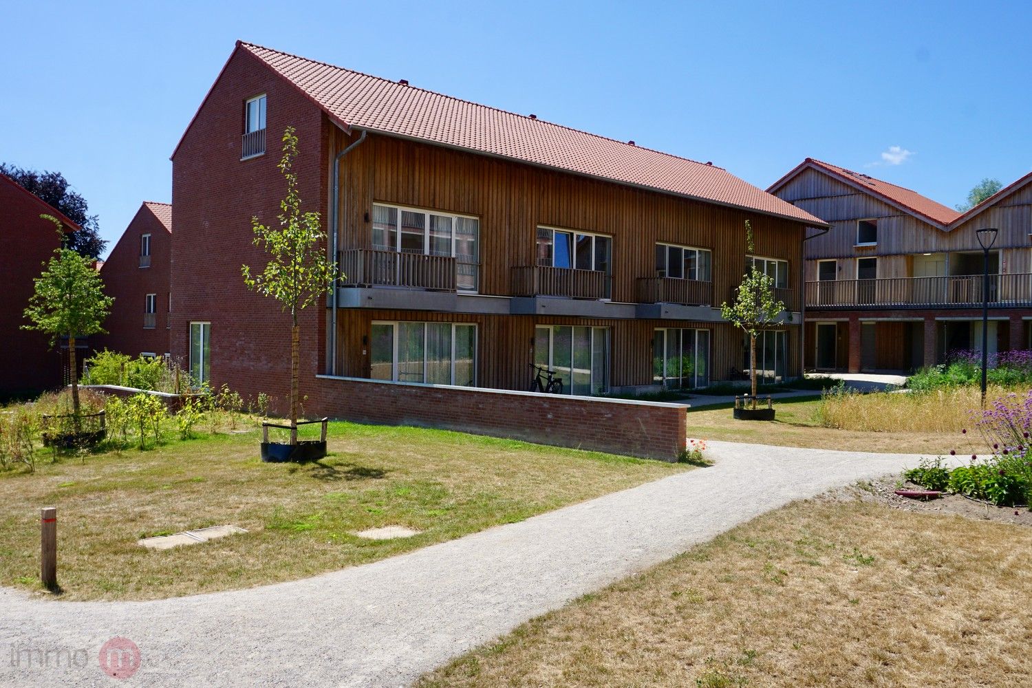 Nieuwbouwwoning te huur met 3 slaapkamers, tuin en parkeerplaats foto {{pictureIndex}}