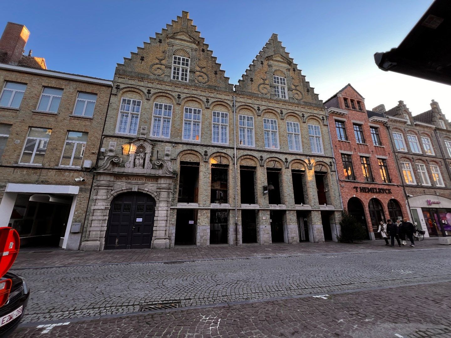 HISTORISCH PAND IN CENTRUM IEPER foto {{pictureIndex}}