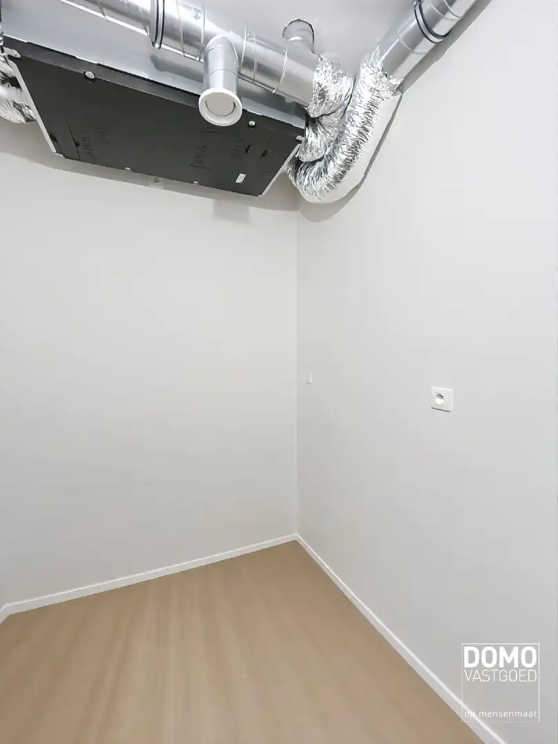 RUIM TWEE SLAAPKAMER APPARTEMENT MET TERRAS, LIFT EN AUTOSTANDPLAATS IN CENTRUM KERMT foto 9