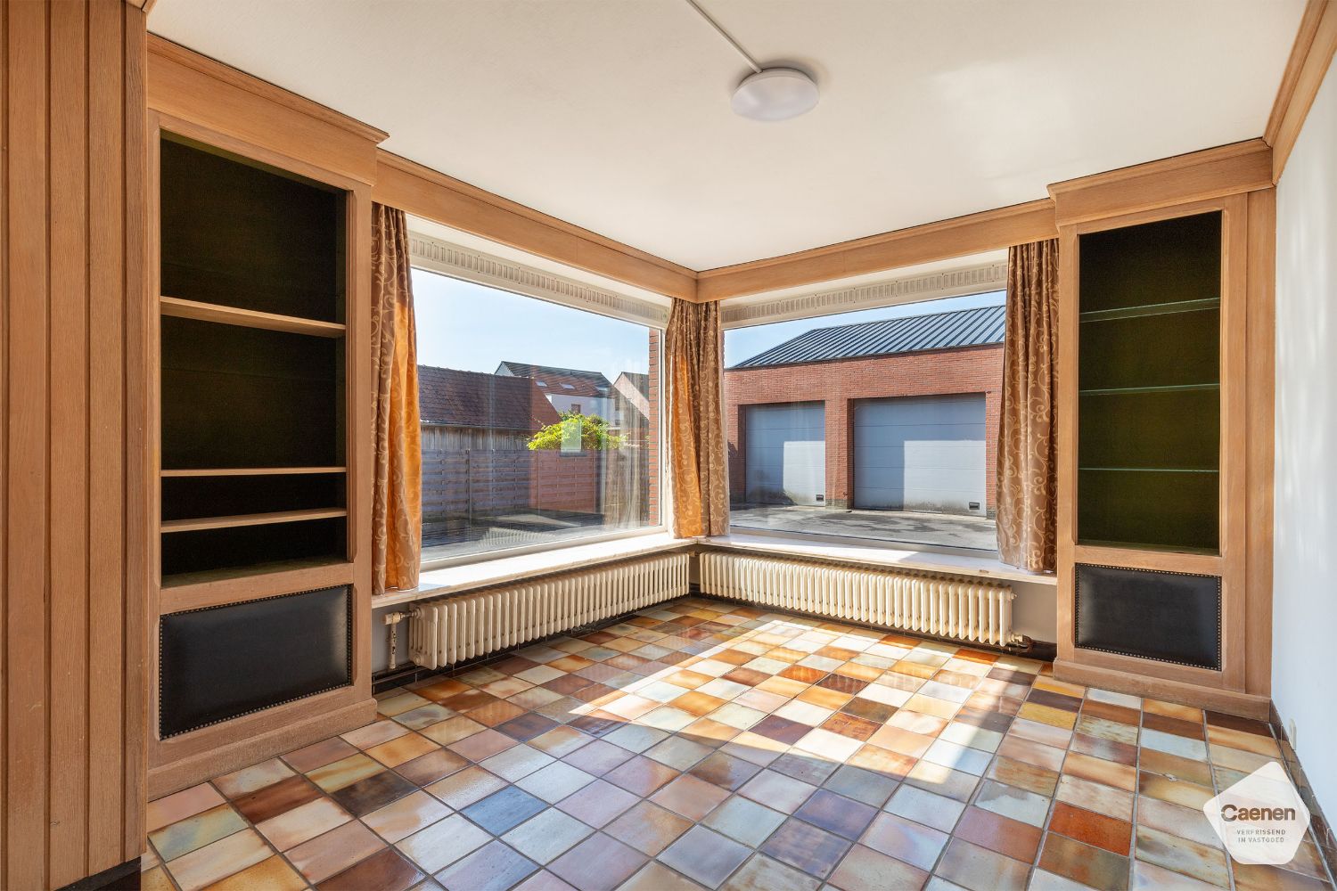 ZEER RUIME HALF-OPEN WONING met 4 slaapkamers en LOODS van 240m² foto 8
