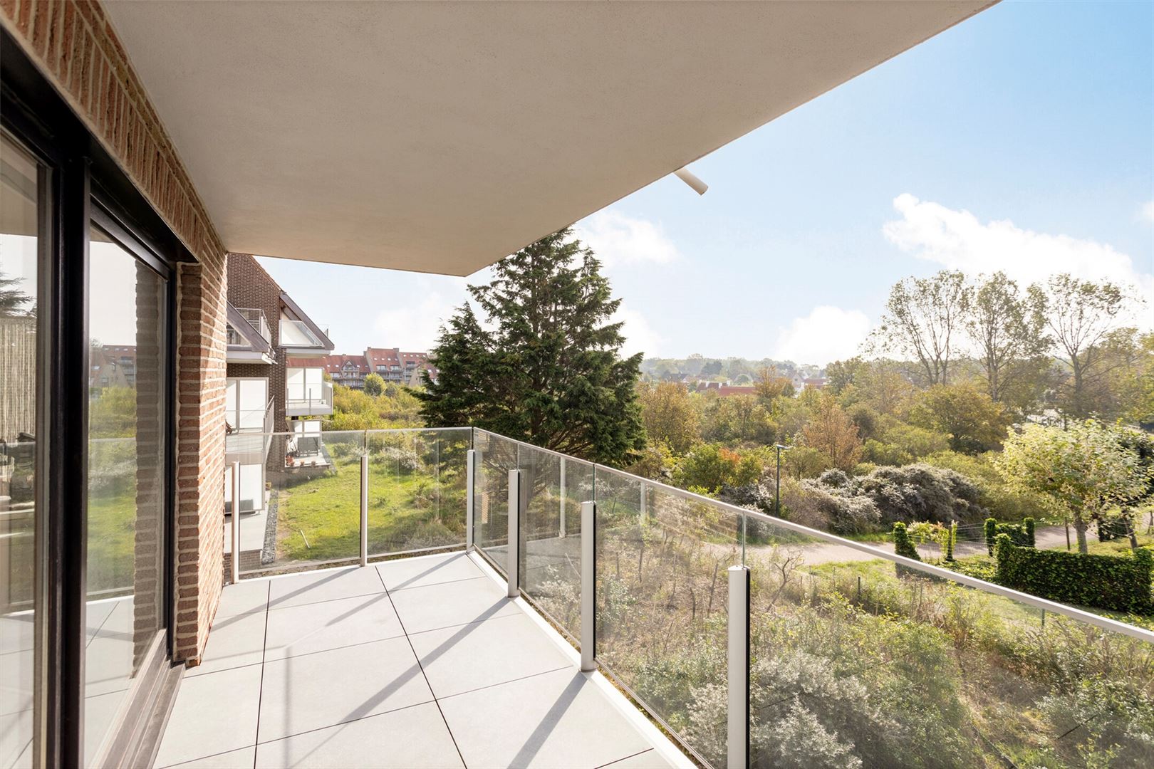 Prachtig gelegen appartement met riant zongericht terras en zicht op duinen aan zeer aantrekkelijke prijs foto 1