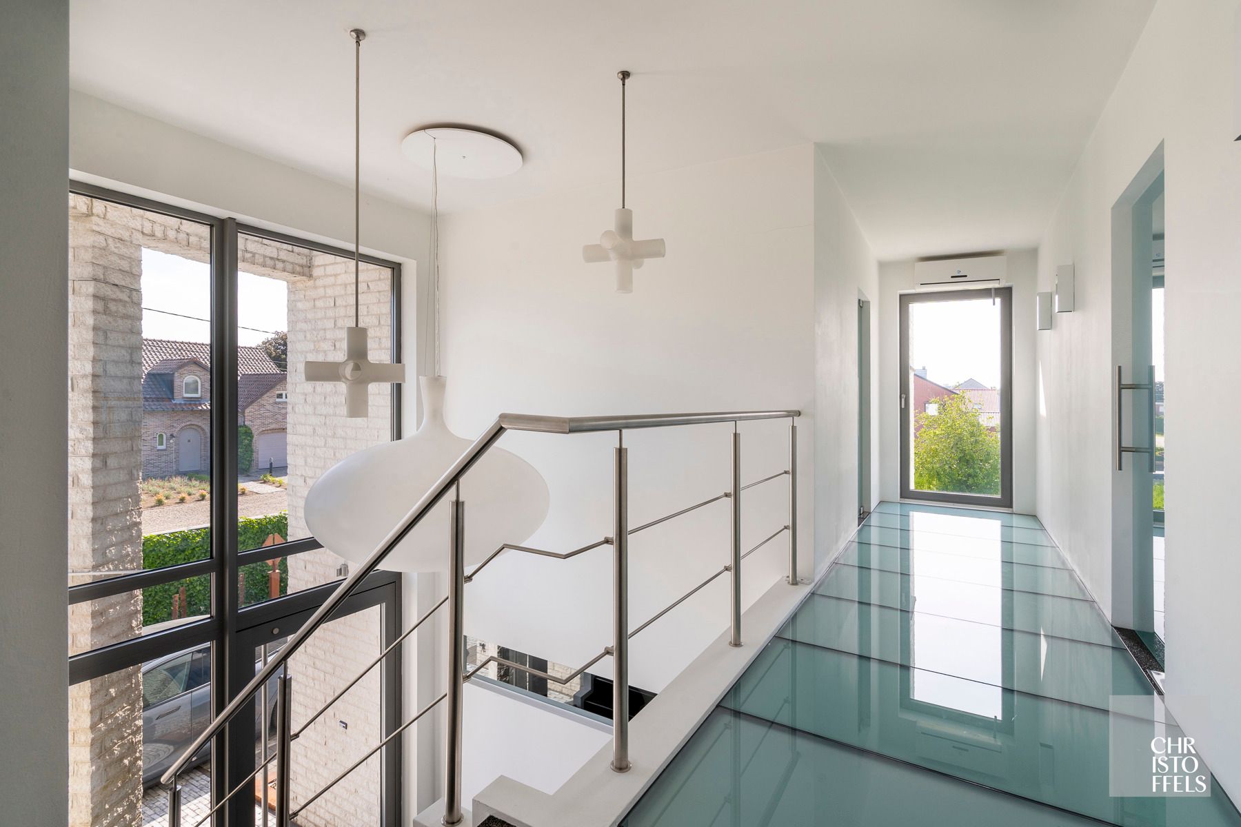 Moderne villa van 320m2 met verwarmd buitenzwembad foto 12