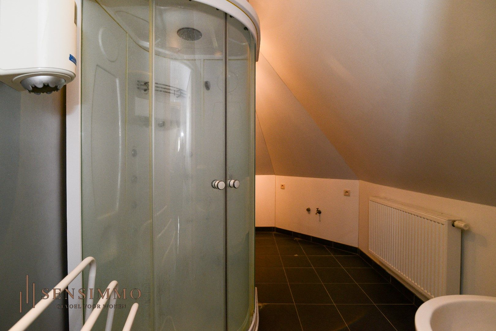 Ruime woning van 383m² bewoonbare oppervlakte met 6 slaapkamers – ideaal voor bedrijven en huisvesting van werknemers. foto 24