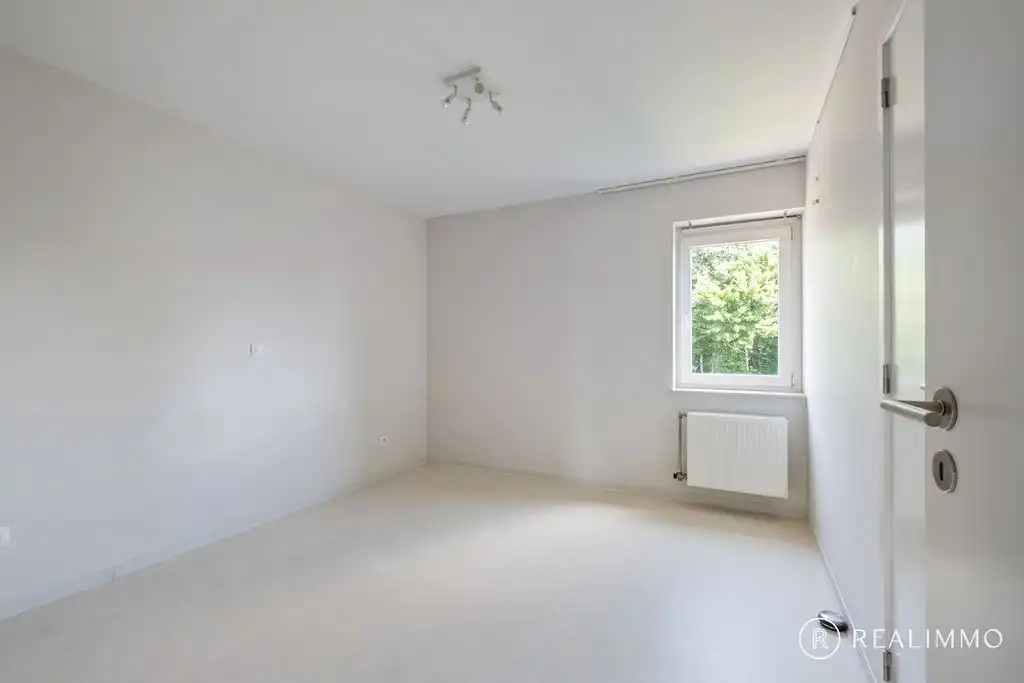Recente halfopen bebouwing met 3 slaapkamers foto 16