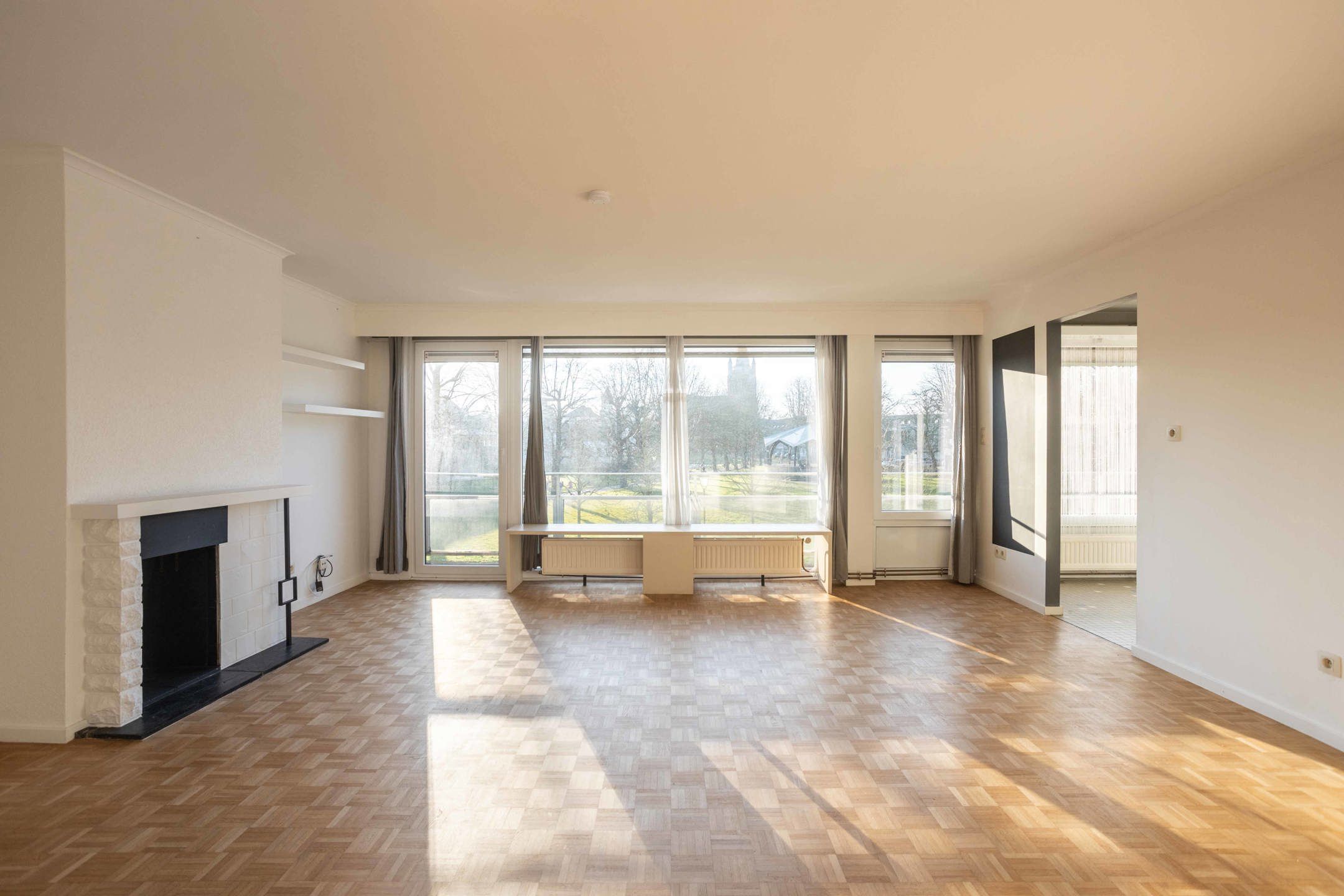 Lichtrijk appartement met garagebox foto 5
