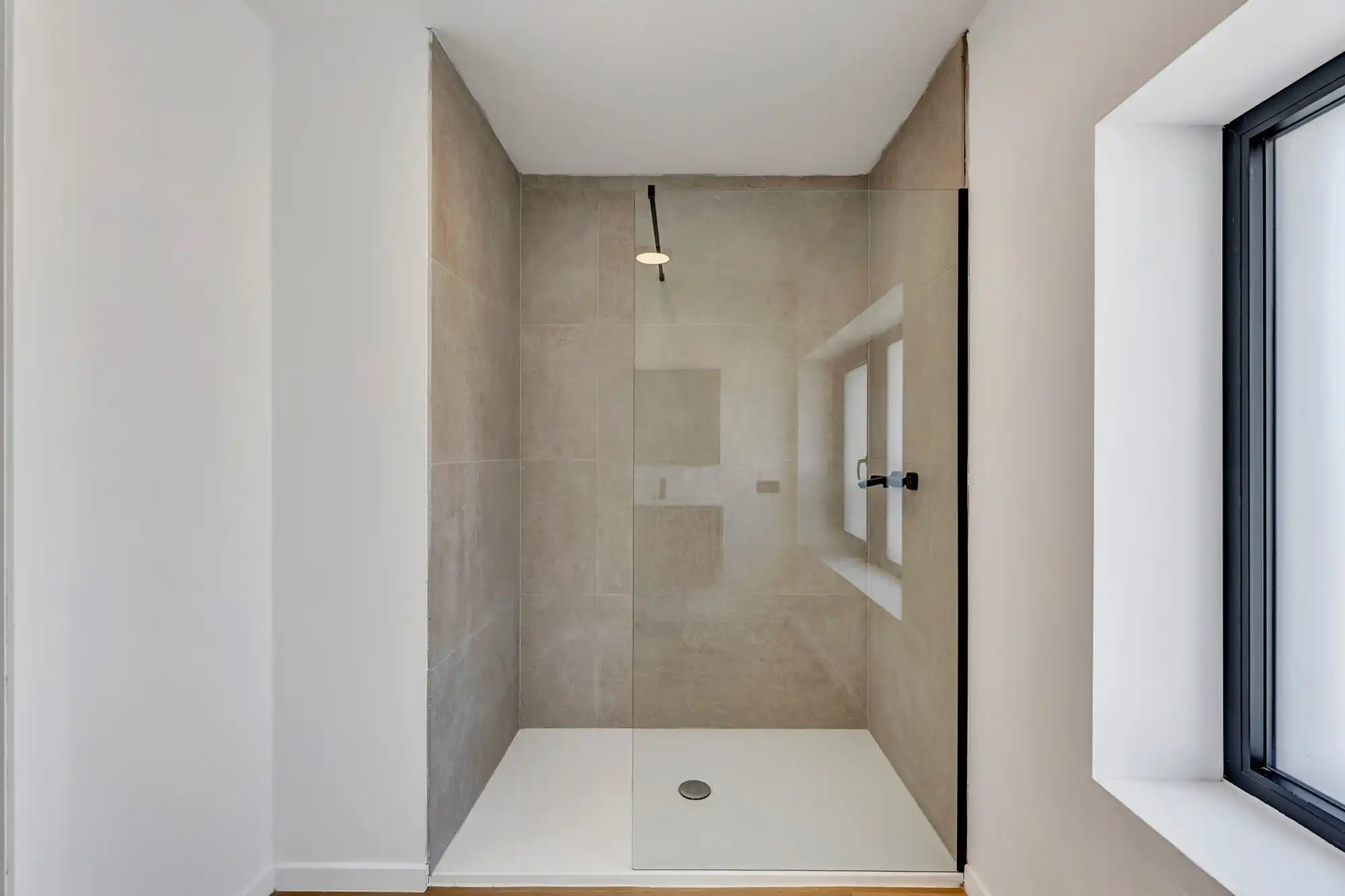 Volledig gerenoveerde woning met 3 slpks en tuin foto 11