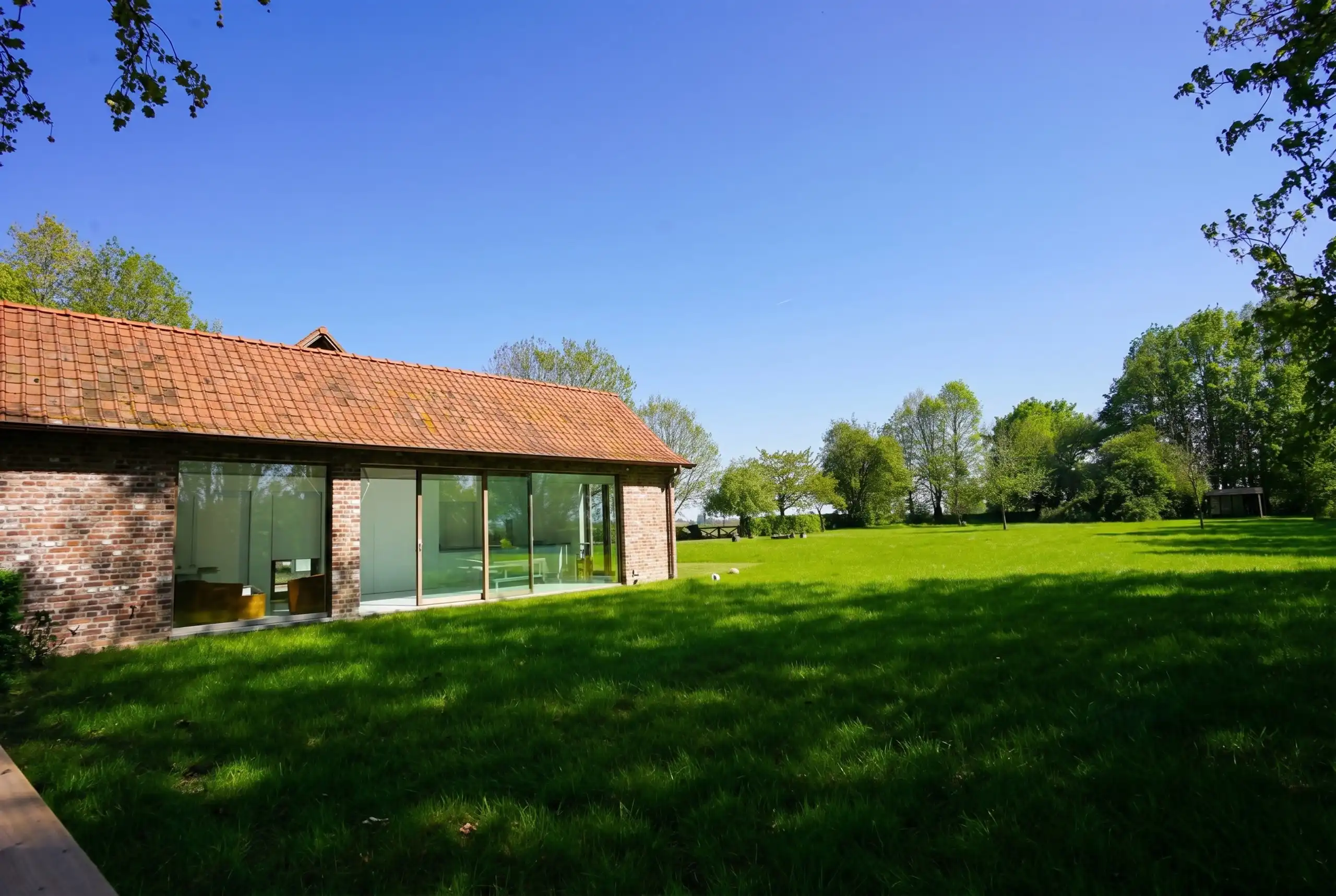 Opmerkelijk, gerestaureerde u- vormige hoeve  op 8.069 m² foto 12