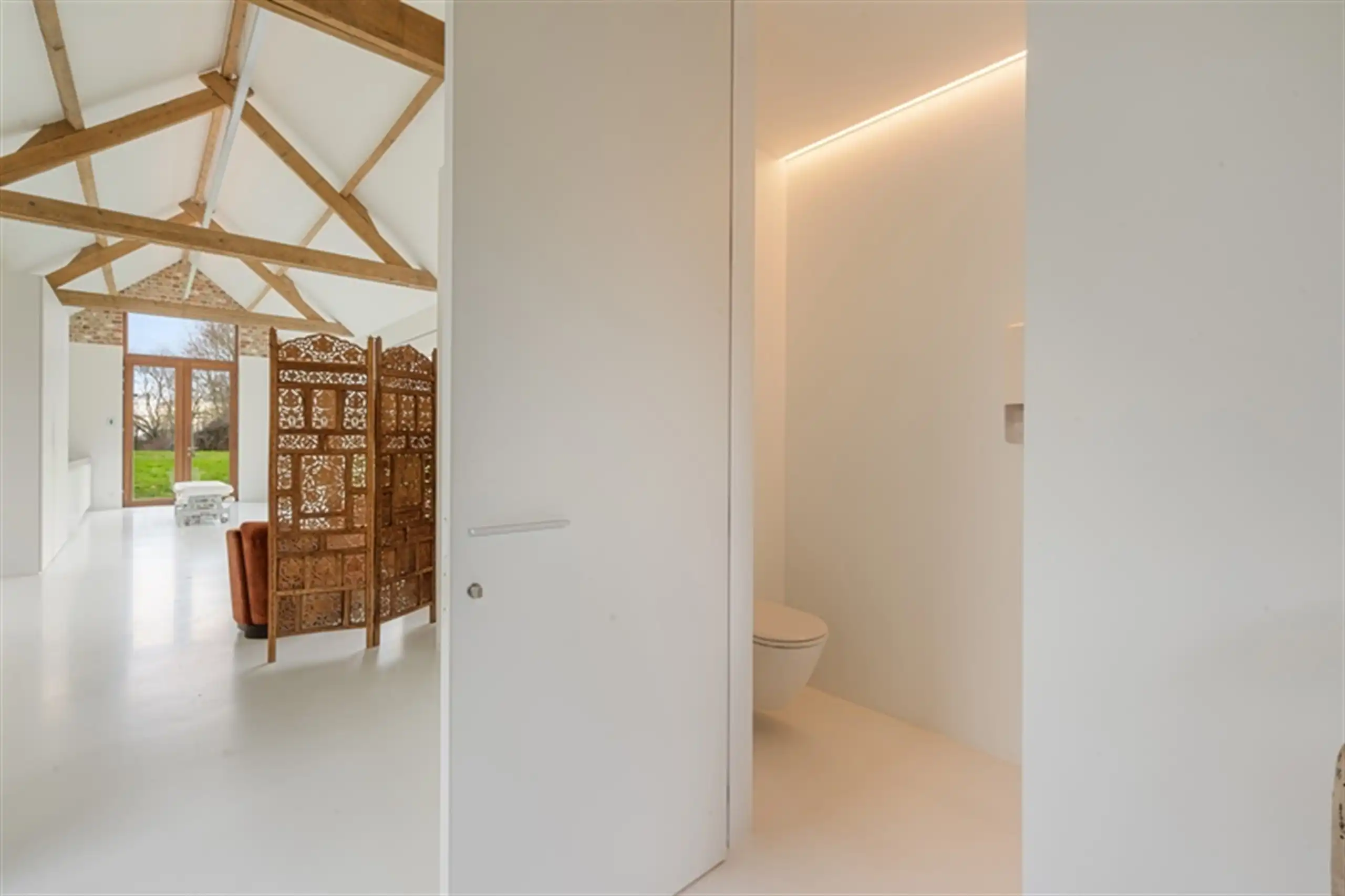 Opmerkelijk, gerestaureerde u- vormige hoeve  op 8.067 m² foto 12