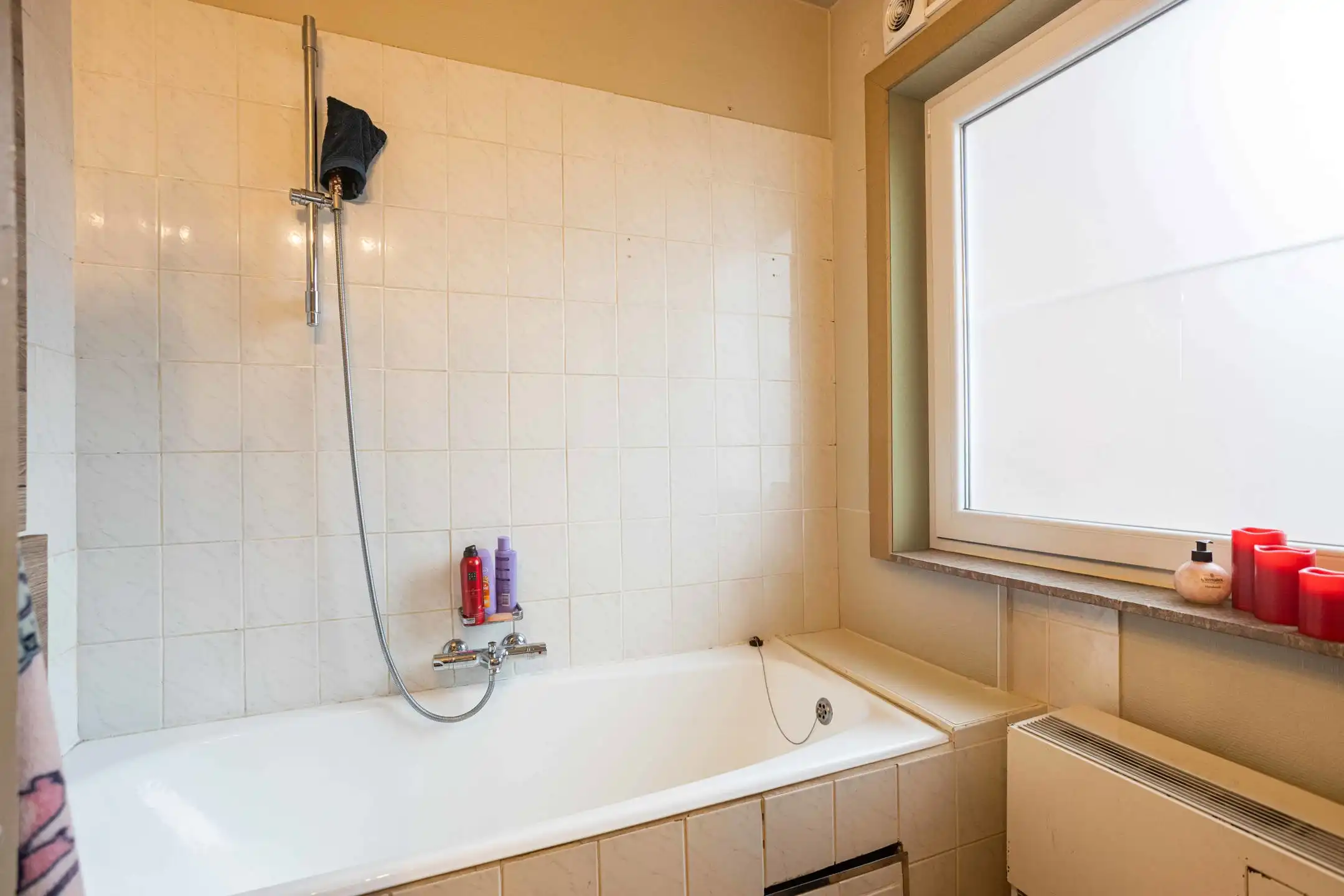 Ruime, statige woning met garage & tuin op aangename locatie foto 14