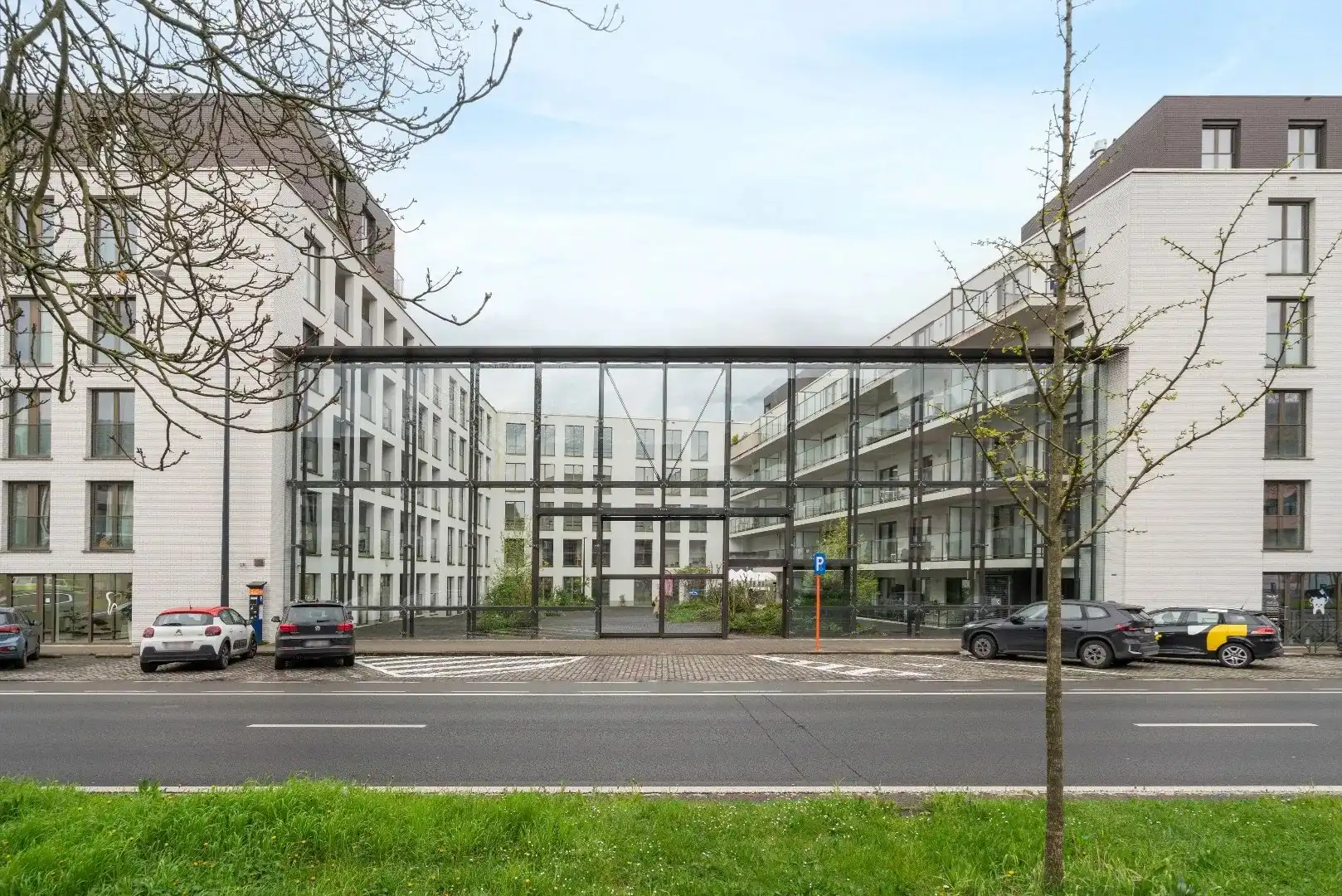 Investeringskans! Mooie service flat met terras nabij Gent centrum foto {{pictureIndex}}