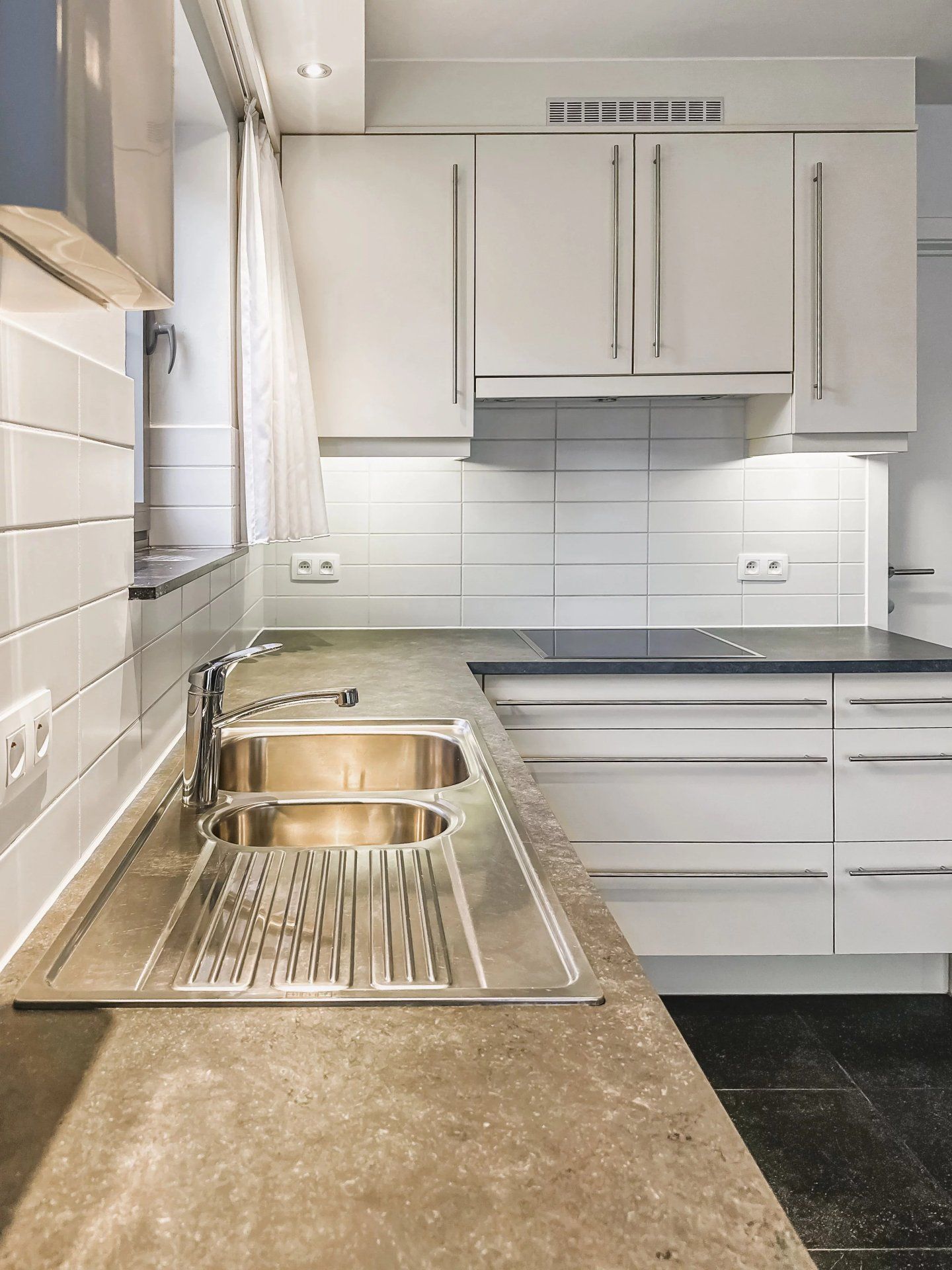 Zeer ruim instapklaar appartement met open uitzicht – 2 slpk – groot terras – garagebox + berging foto 5