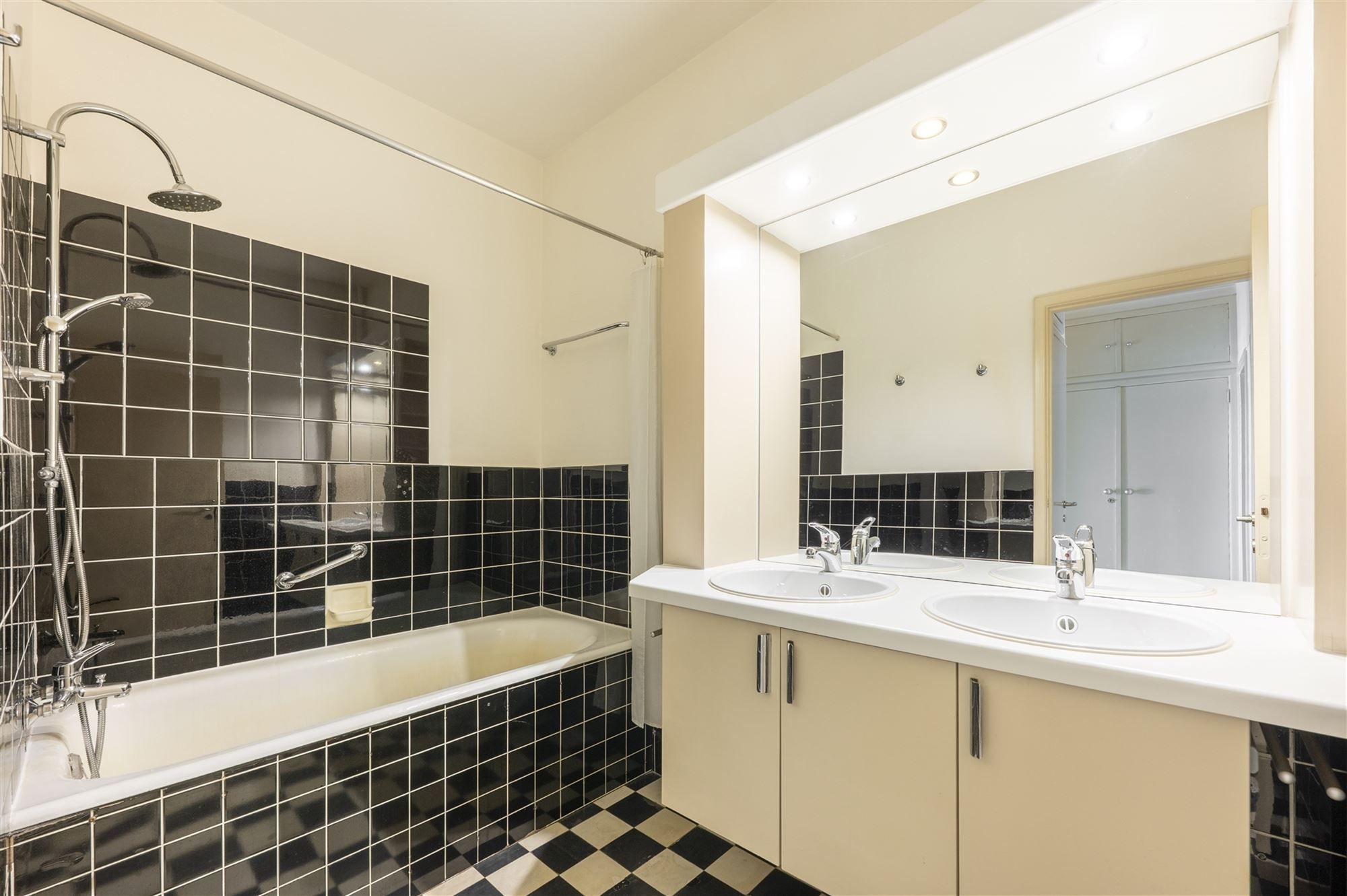 Ruim 2 slk appartement met groot terras foto 8