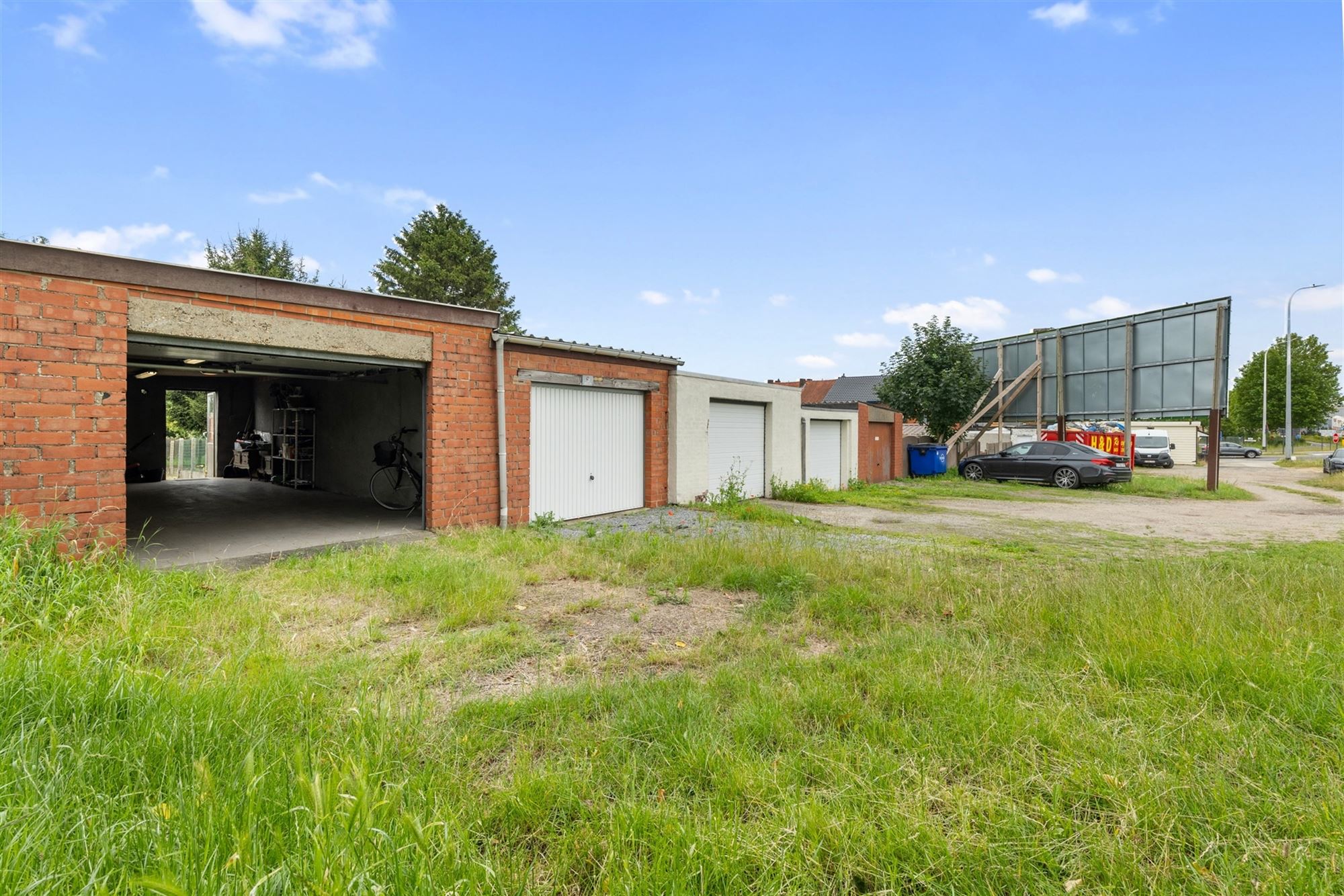 GOED ONDERHOUDEN RIJWONING MET RUILME GARAGE VLAKBIJ HET CENTRUM VAN SINT-TRUIDEN  foto 28