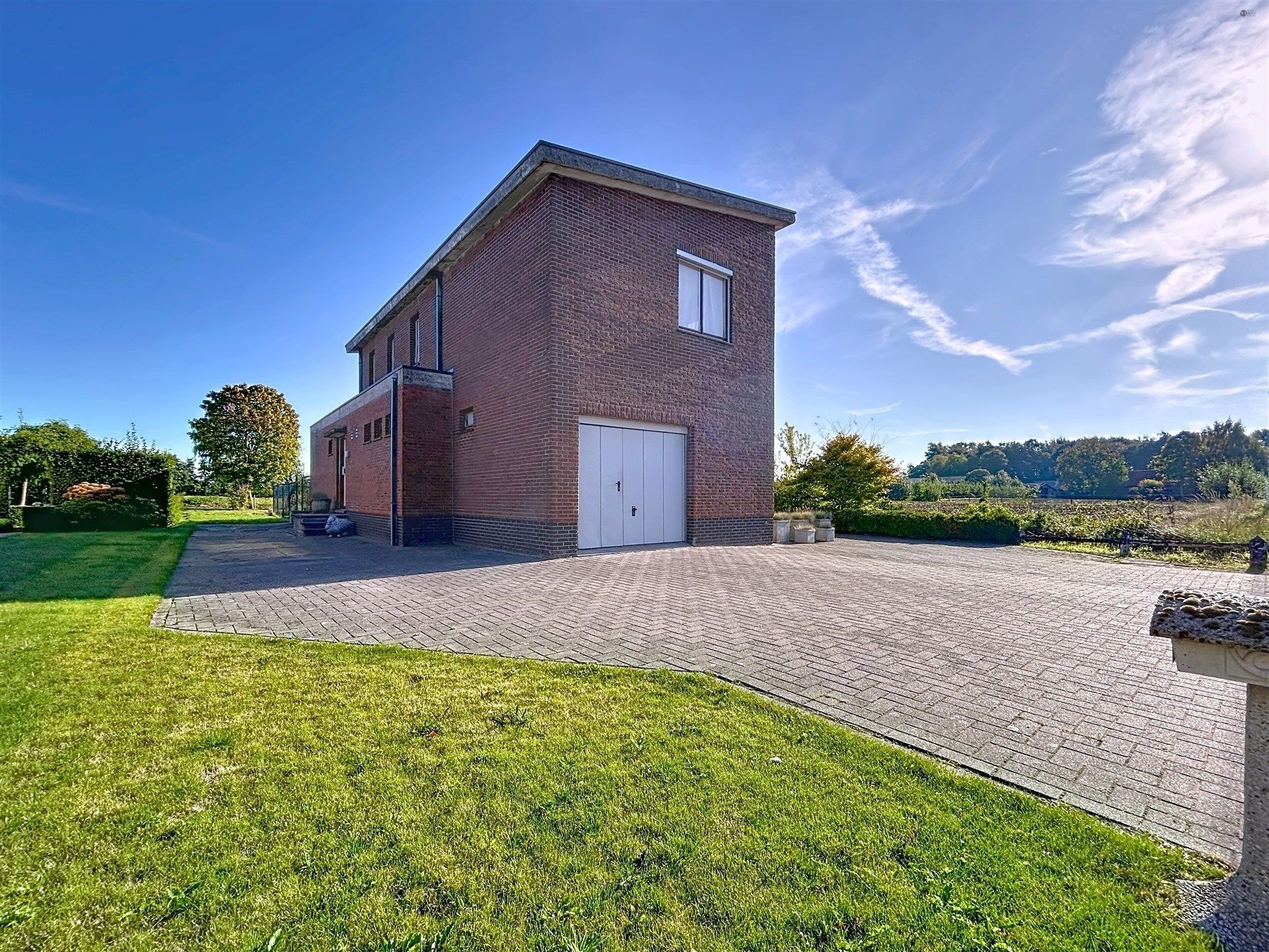 Hoofdfoto van de publicatie: Charmante te renoveren woning op prachtig perceel van 1100m².