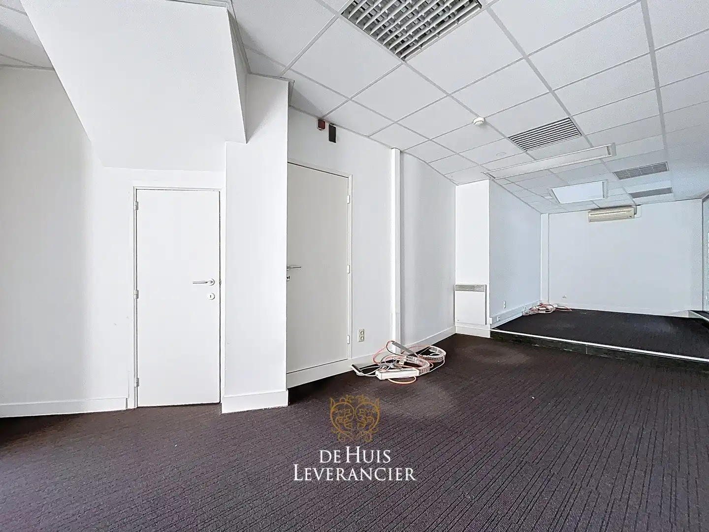 Kantoor op topligging met bovenliggend duplex-appartement (aparte ingang) foto 12