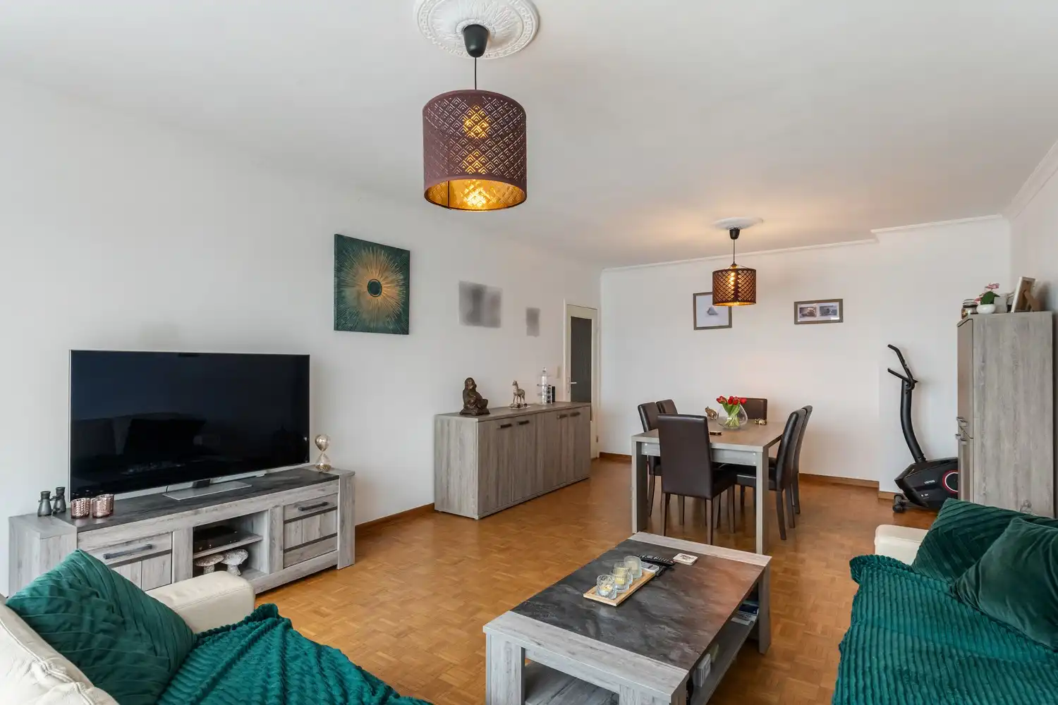Centraal gelegen appartement met 2 slaapkamers, kelder en een autostaanplaats foto 6