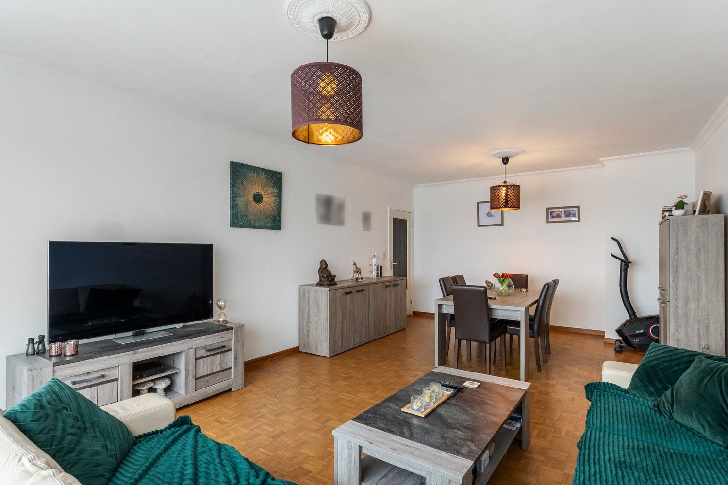 Centraal gelegen appartement met 2 slaapkamers, kelder en een autostaanplaats foto 6