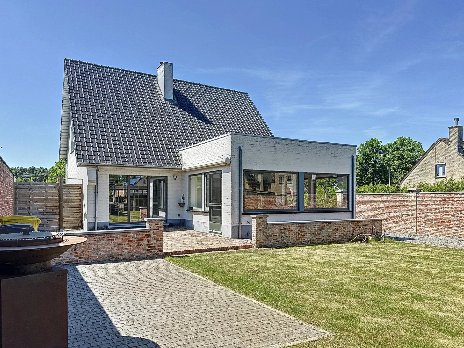 Hoofdfoto van de publicatie: Charmante gerenoveerde woning met bijgebouw, ideaal voor bijberoep of inwonende ouders/volwassen kinderen.