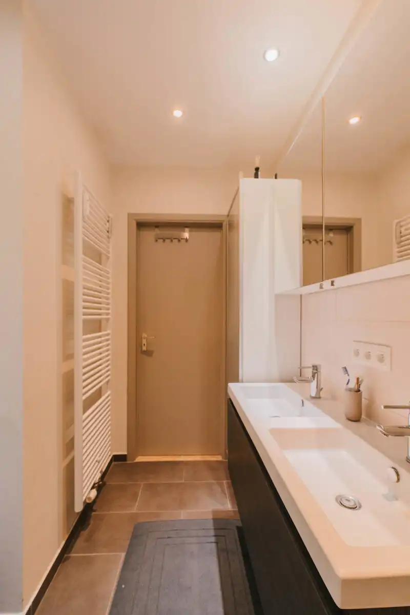 Instapklaar energiezuinig 2-slpk appartement met garagebox foto 22