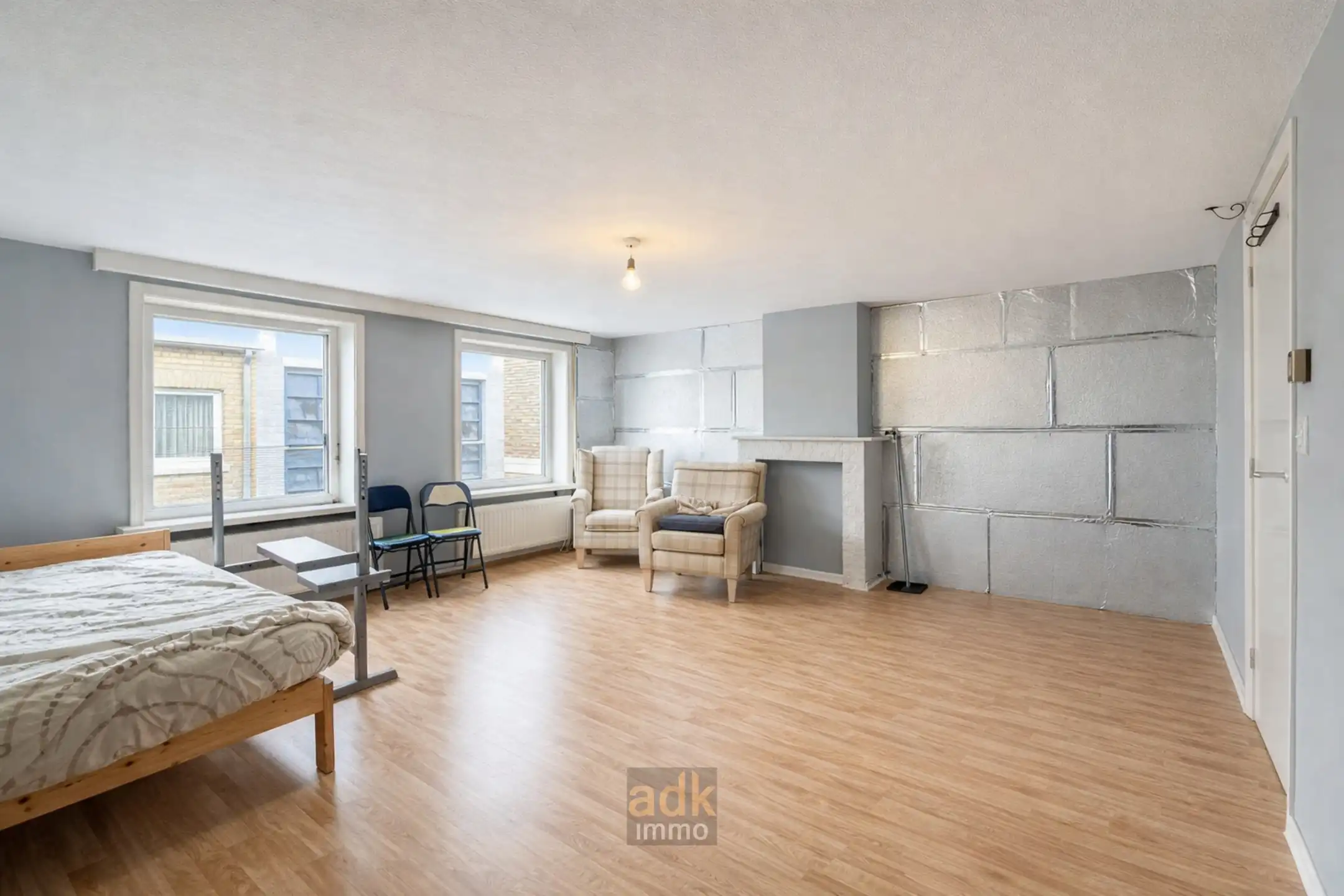 Grote woning met 4 slaapkamers & 4 garages foto 8