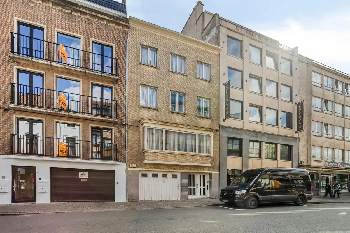 Unieke kans in hartje Kortrijk: Veelzijdig pand met karakter en topligging foto 12