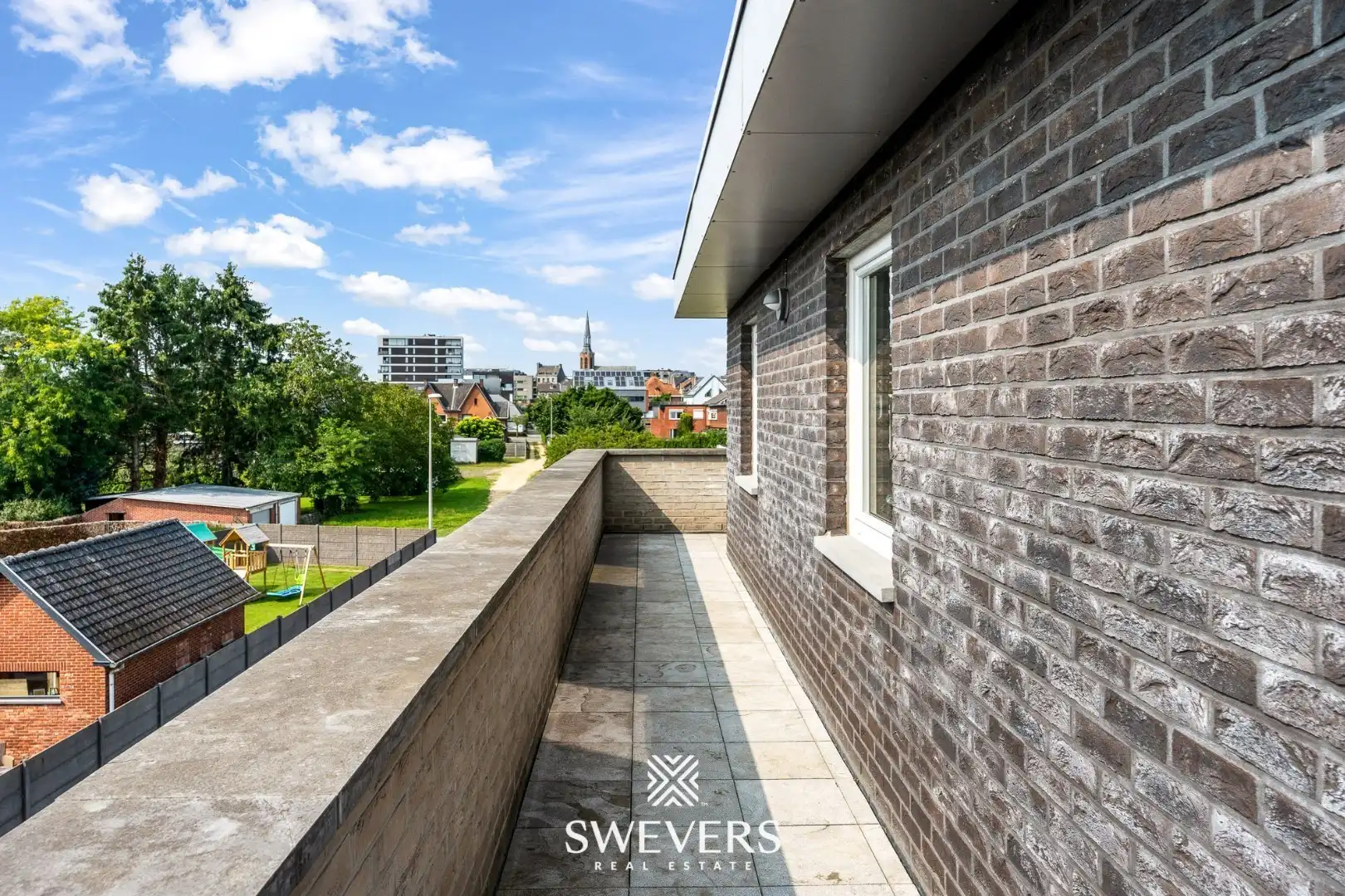 Ruim appartement net buiten Beringen-centrum met uitzicht rondom foto 23