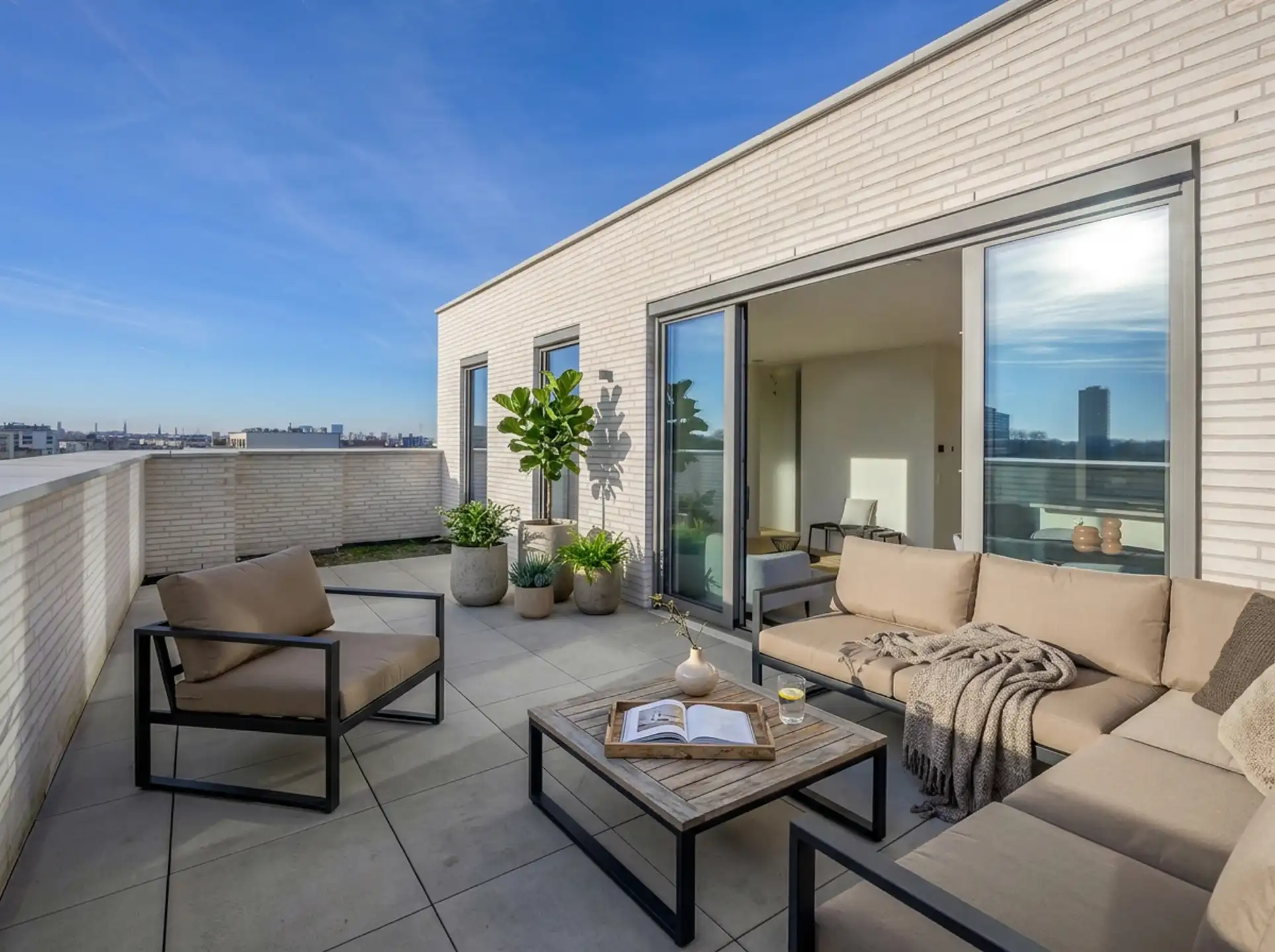 Nieuwbouw penthouse met ruime terrassen foto {{pictureIndex}}